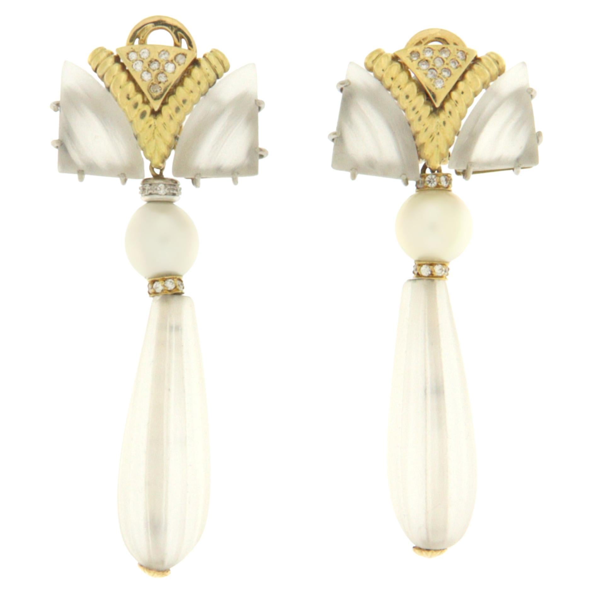 Clous d'oreilles en or jaune et blanc 18 carats avec diamants, perles et cristal de roche