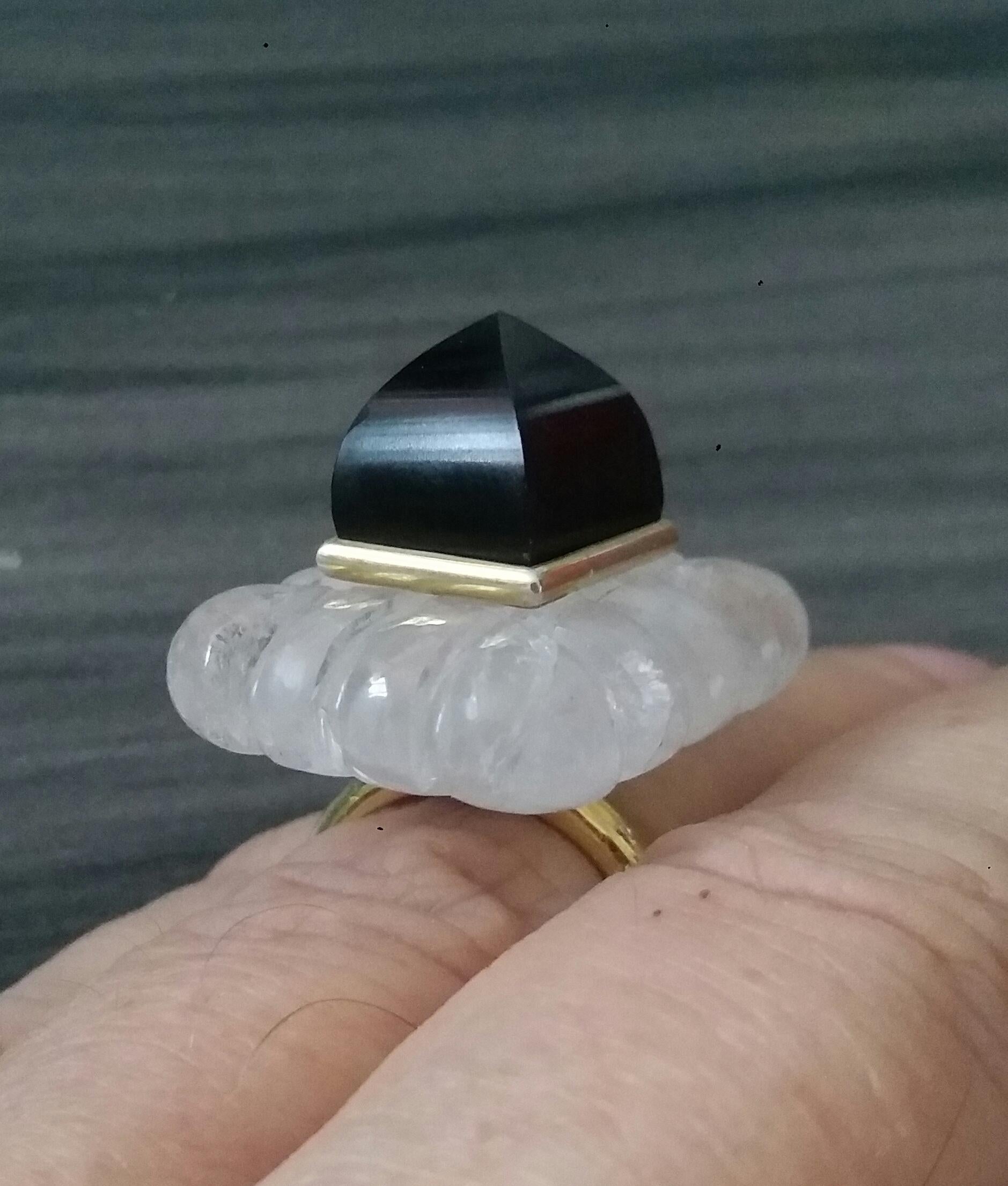 Bague en or jaune 14k gravée d'une pyramide d'onyx noir de forme rectangulaire en cristal de roche en vente 4