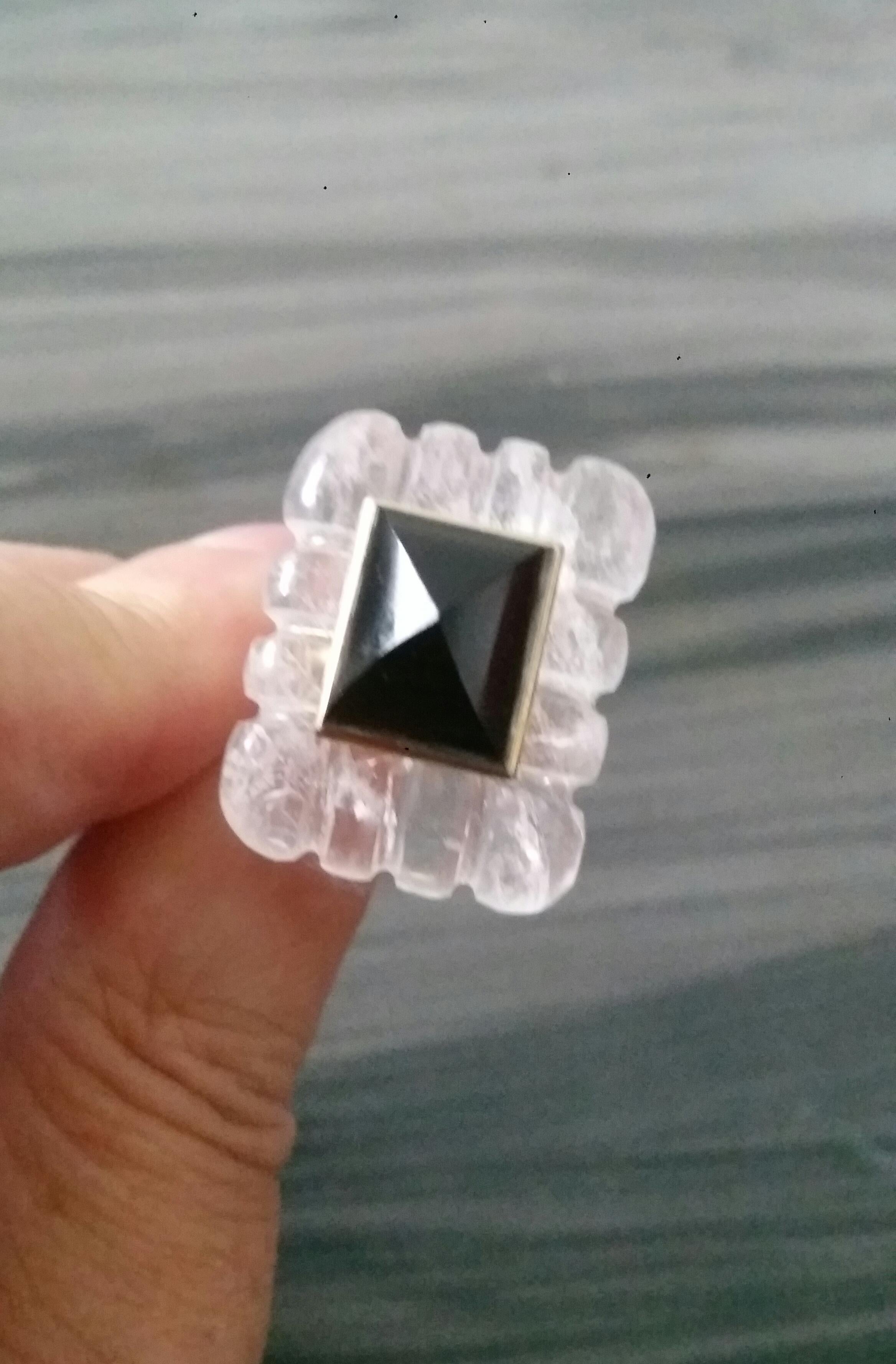 Bague en or jaune 14k gravée d'une pyramide d'onyx noir de forme rectangulaire en cristal de roche en vente 5
