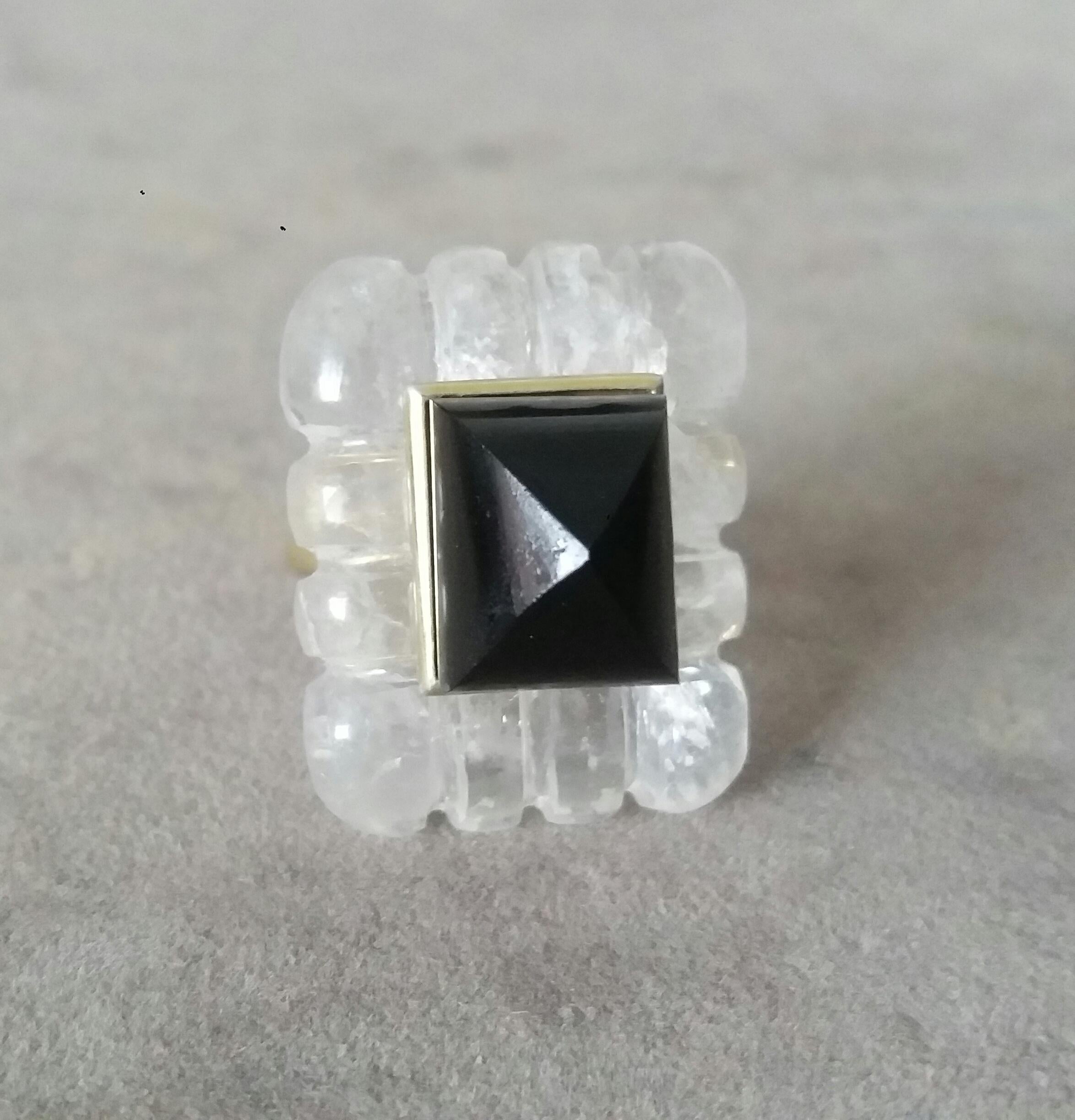 Bague en or jaune 14k gravée d'une pyramide d'onyx noir de forme rectangulaire en cristal de roche Pour femmes en vente