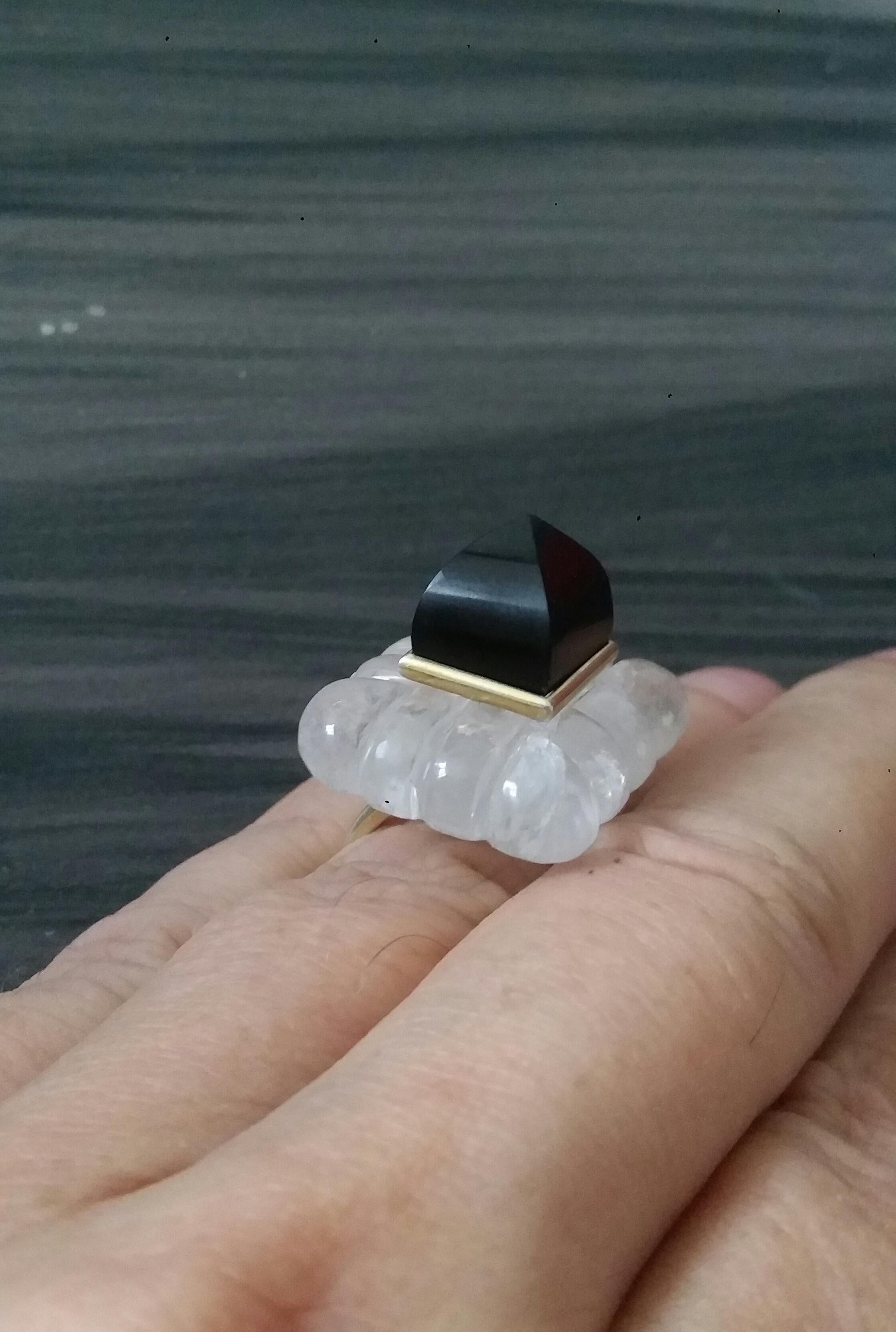 Bague en or jaune 14k gravée d'une pyramide d'onyx noir de forme rectangulaire en cristal de roche en vente 3