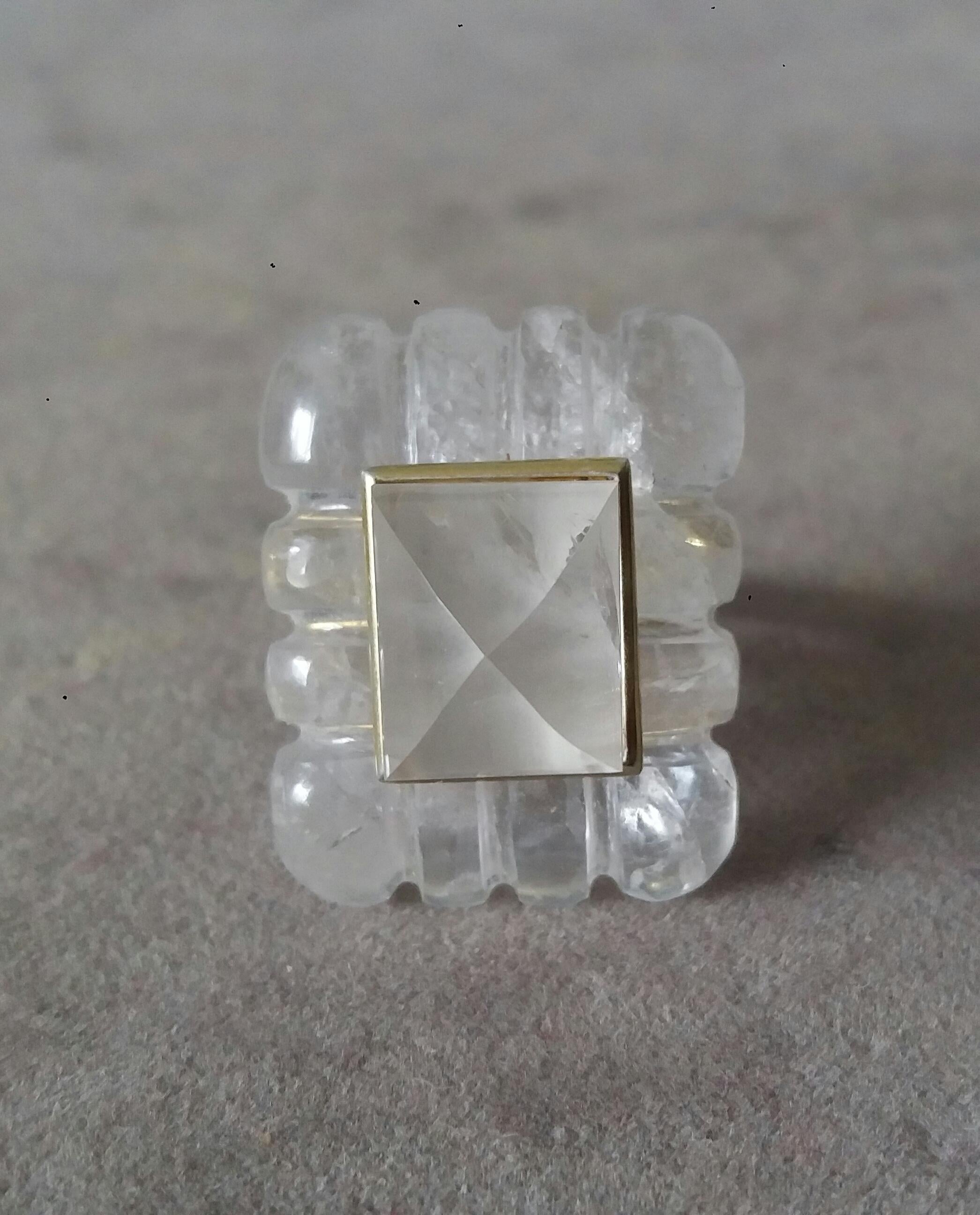 Taille mixte Bague en or jaune 14k gravée en forme de pyramide de cristal de roche de forme rectangulaire en vente