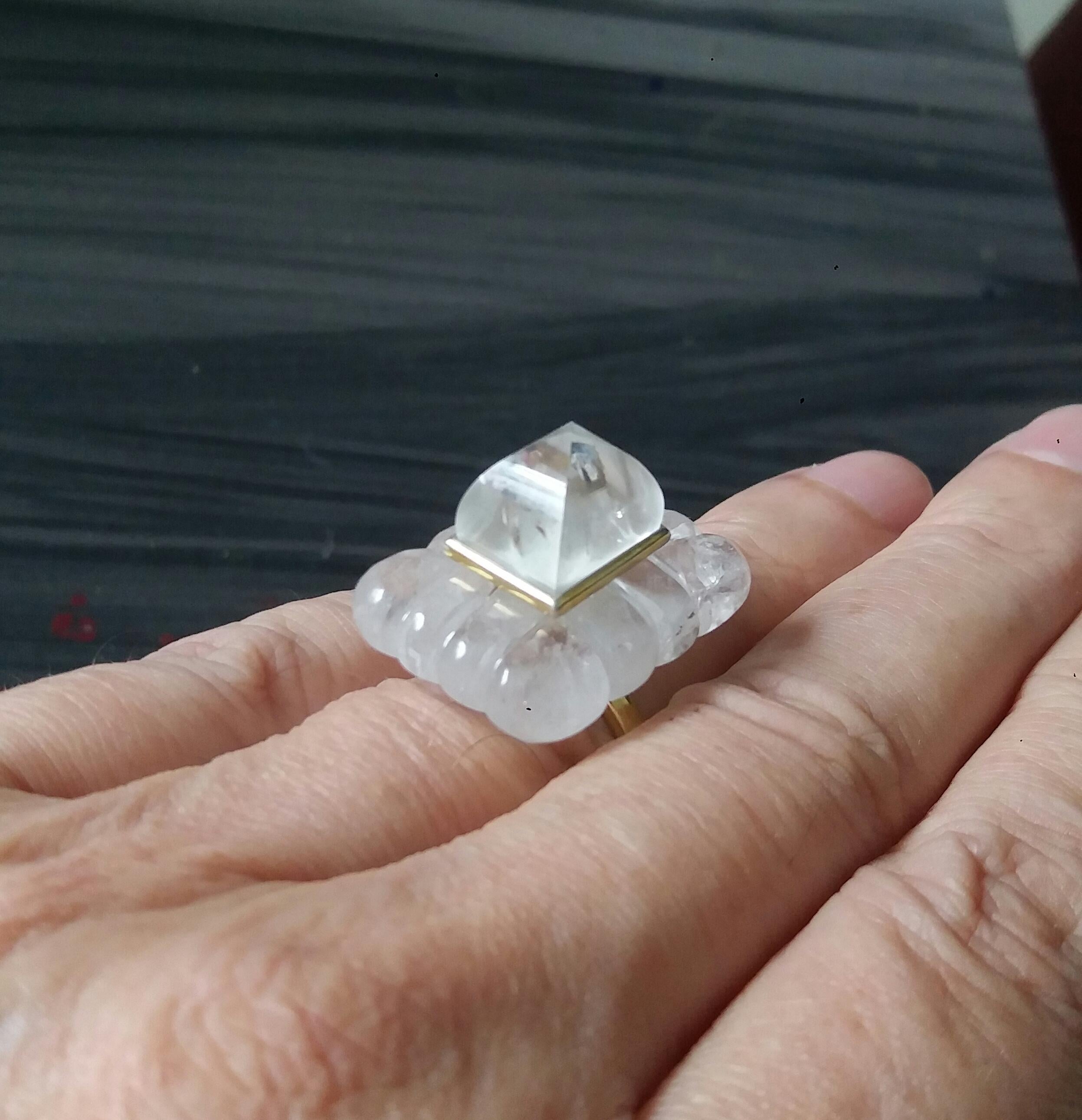 Bague en or jaune 14k gravée en forme de pyramide de cristal de roche de forme rectangulaire en vente 3