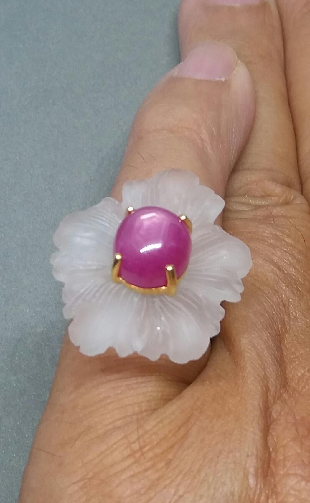 Rock Crystal Flower Natural Ruby Cabochon Solid 14 Karat Gold Fashion Ring In Good Condition For Sale In Bangkok, TH