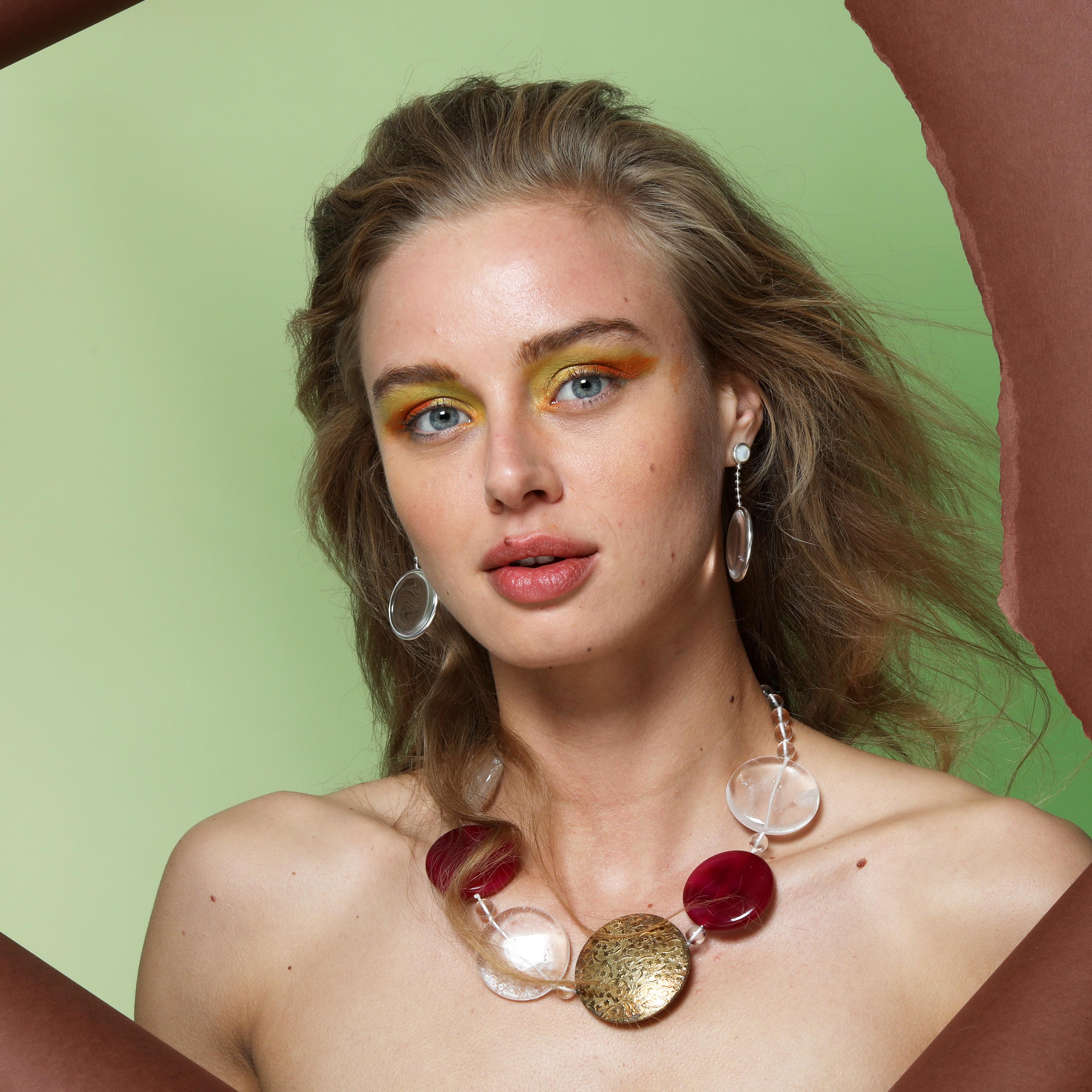 Anglo-indiano Cristallo di rocca, perla d'acqua dolce, colore agata, collana di perline, orecchini pendenti. in vendita