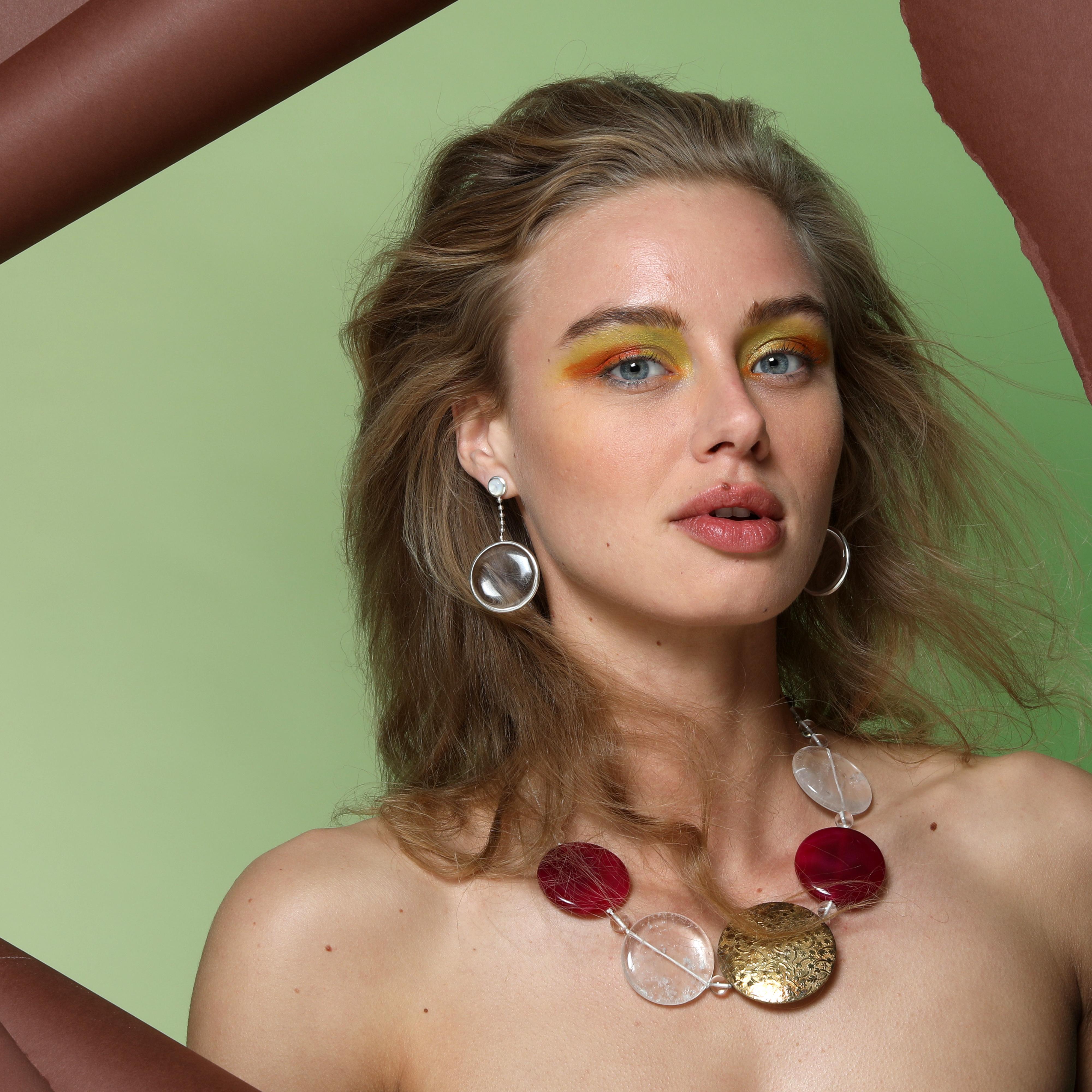 Taglio rotondo Cristallo di rocca, perla d'acqua dolce, colore agata, collana di perline, orecchini pendenti. in vendita