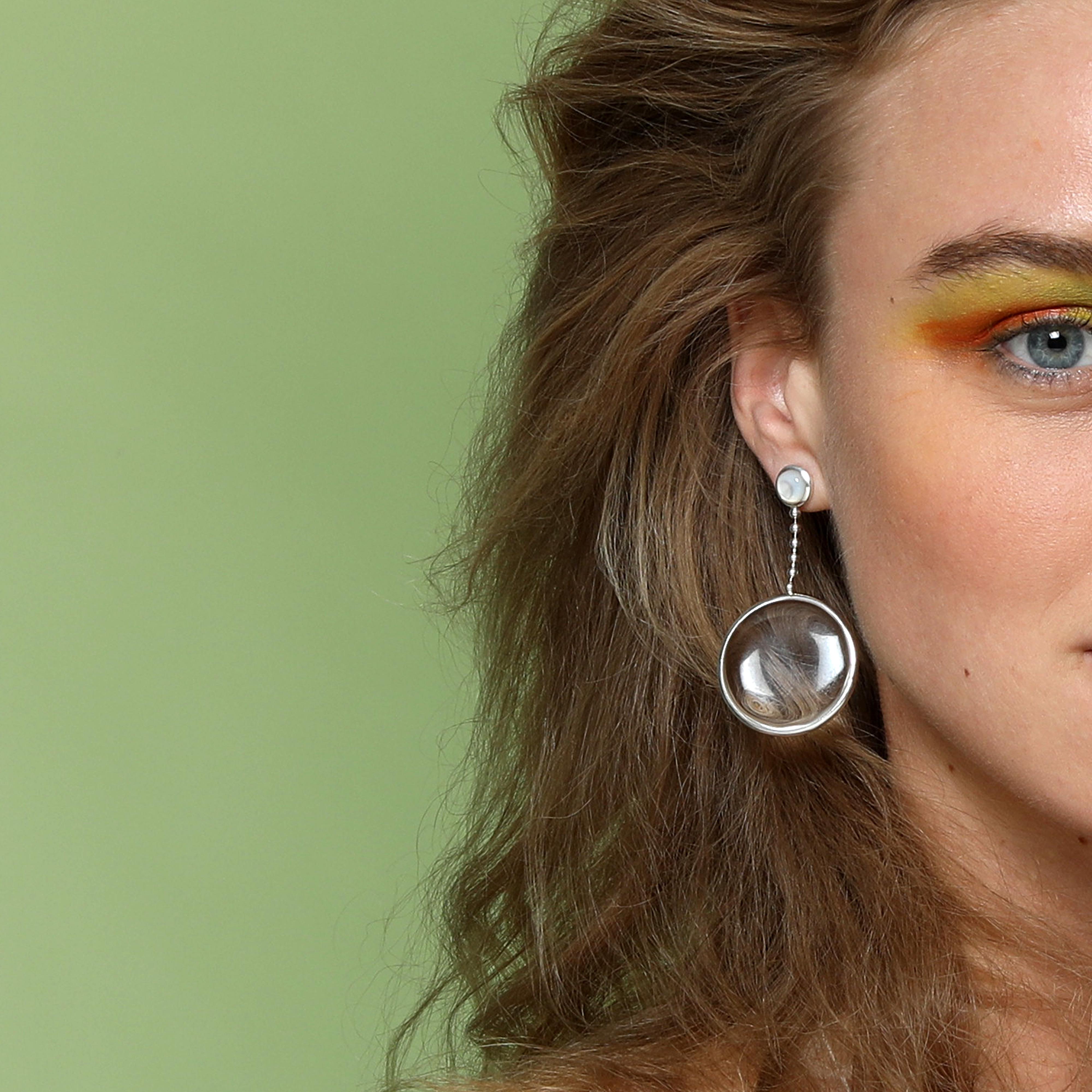 Cristallo di rocca, perla d'acqua dolce, colore agata, collana di perline, orecchini pendenti. In condizioni Nuovo in vendita a Milano, IT