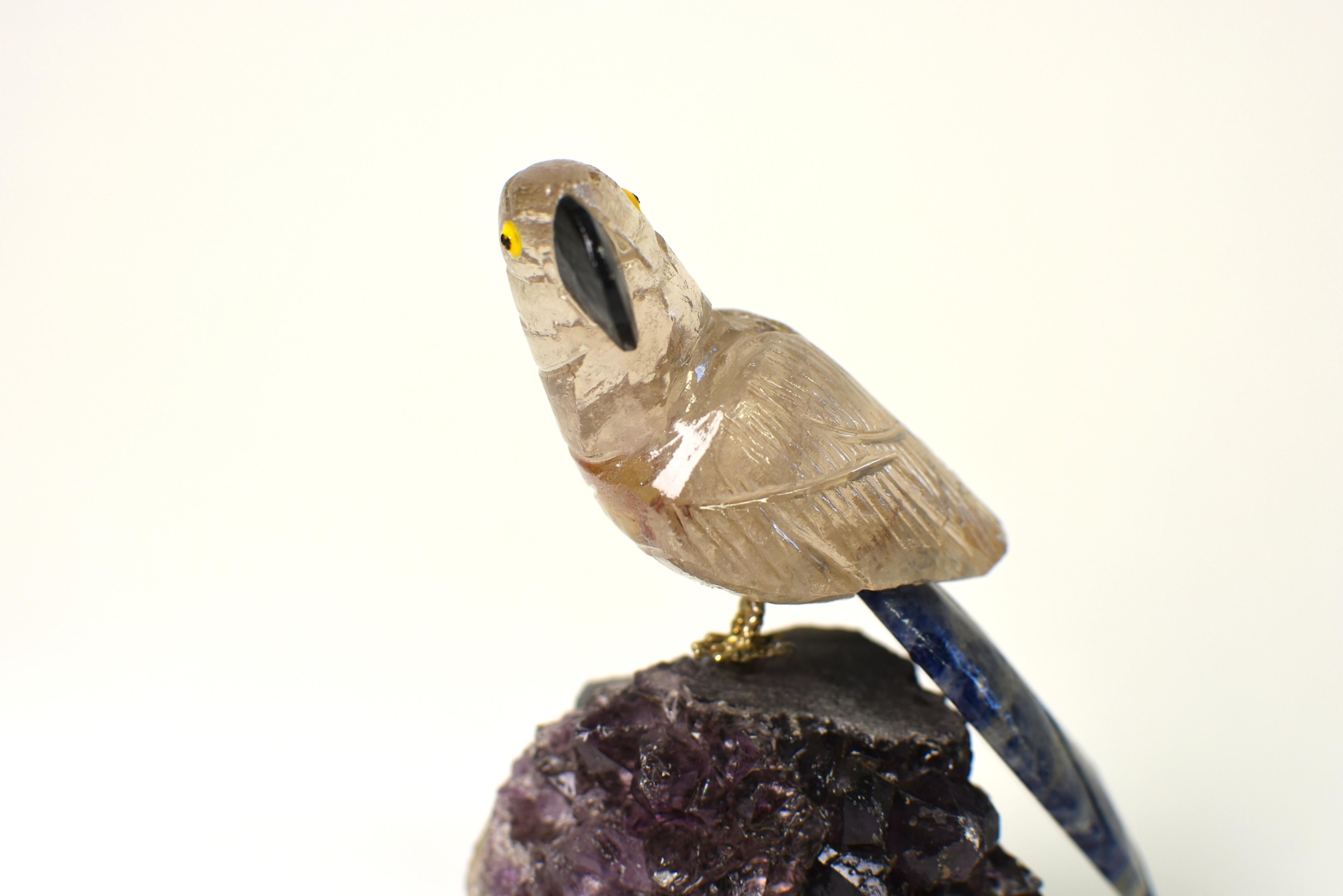 Bergkristall Edelstein Papagei Vogel auf Amethyst im Angebot 6