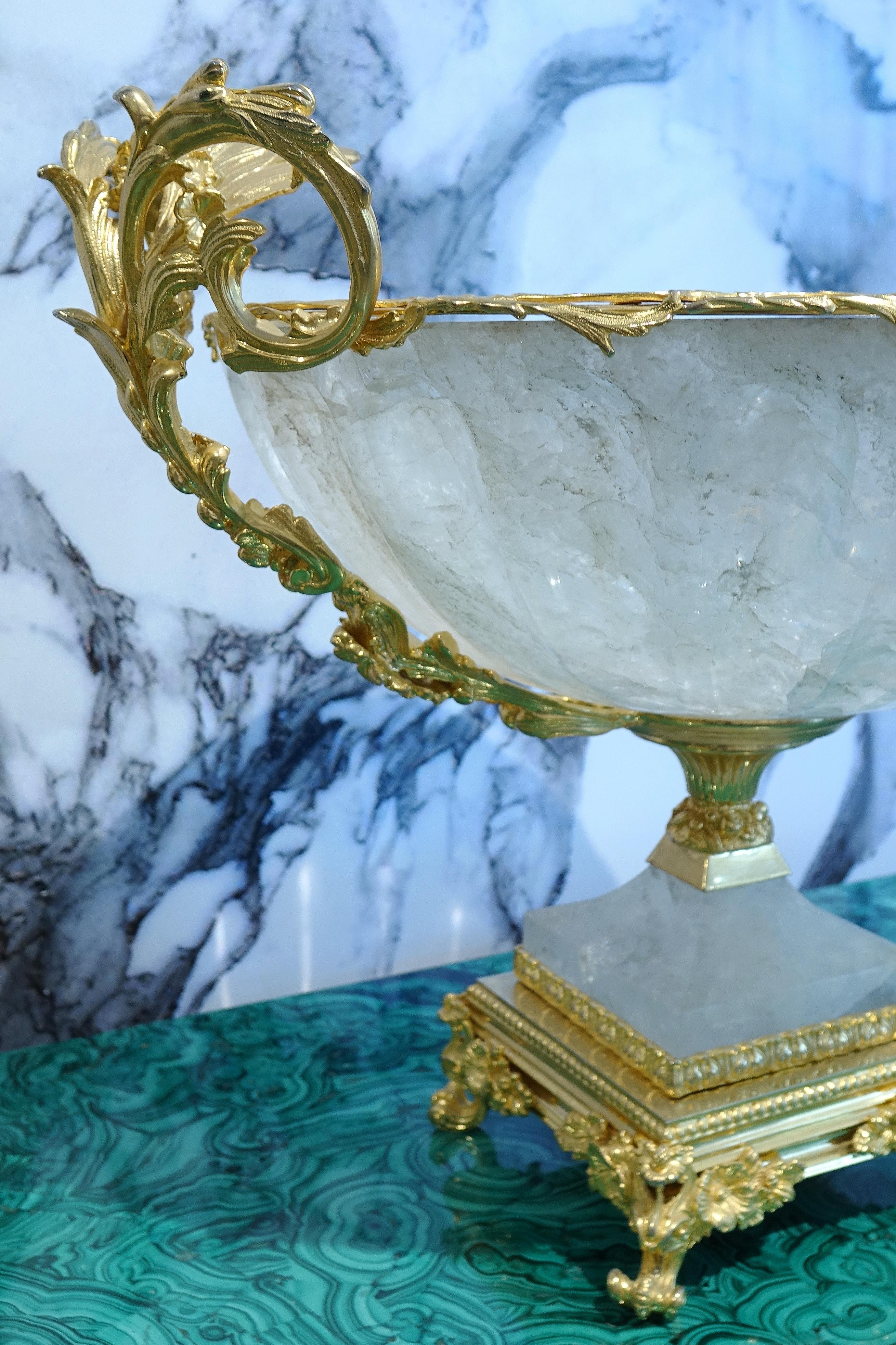 Gilt bronze cup and rock crystal
Made by the Tosco-Ticciati company.
Unique piece in perfect condition
Measurements: 70 x 48 height 35cm.

Tosco Ticciati, a long tradition of wisdom and artisanal heritage.

Born in the early 1970s, as an