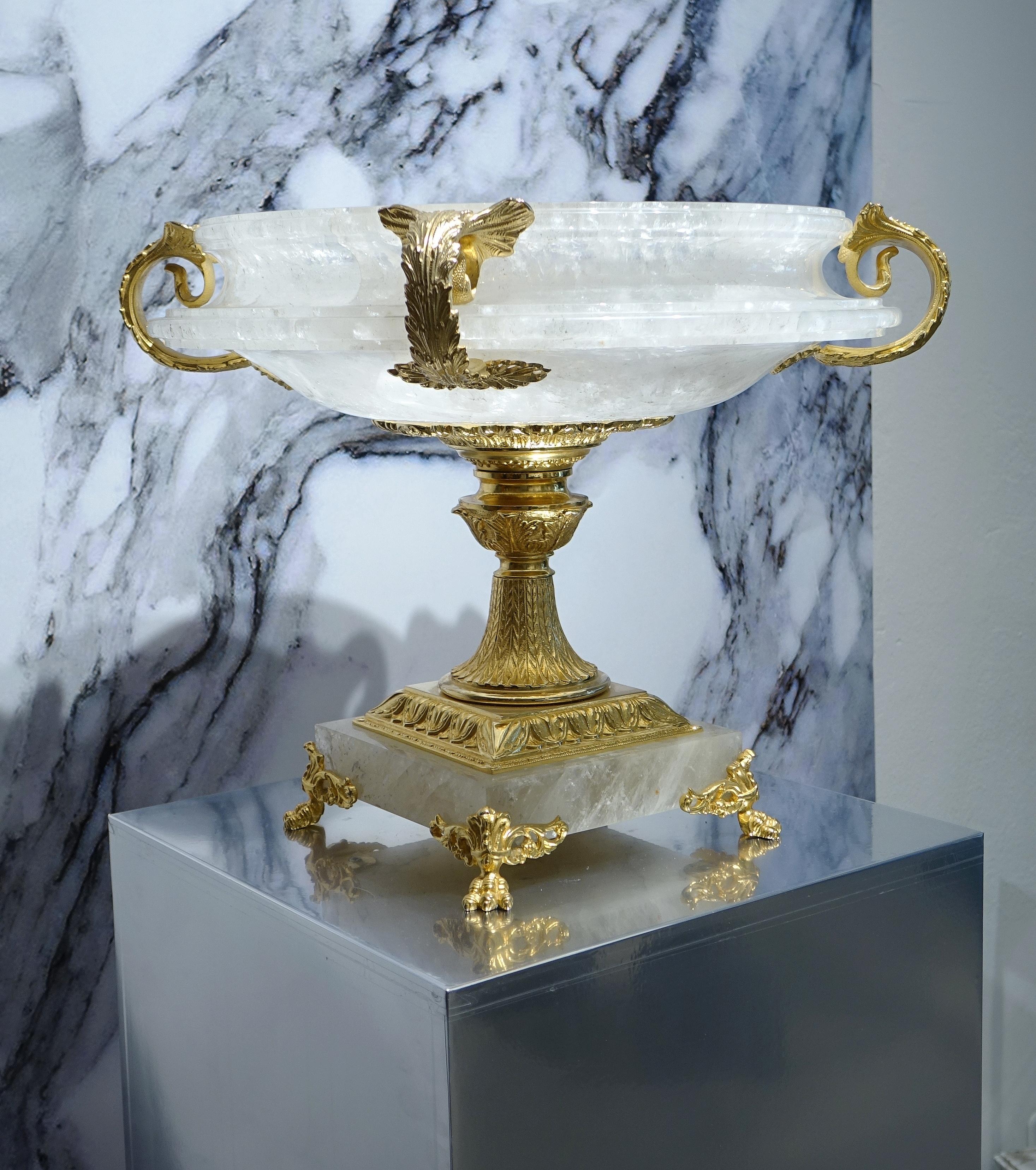 Gilt bronze vase and rock crystal.
Made by the Tosco-Ticciati company from Ferenza.

Unique piece in perfect condition.
Measurements: 45 x 45 height 34cm.

Tosco Ticciati, a long tradition of wisdom and artisanal heritage.

Born in the early