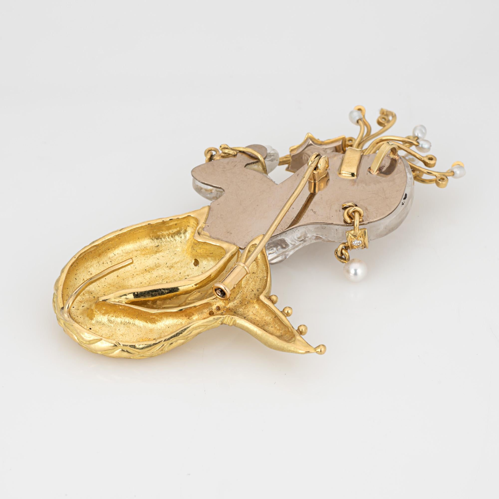 Taille ronde Pendentif sirène en cristal de roche Estate Jewelry 18k Yellow Gold Diamond Brooch en vente