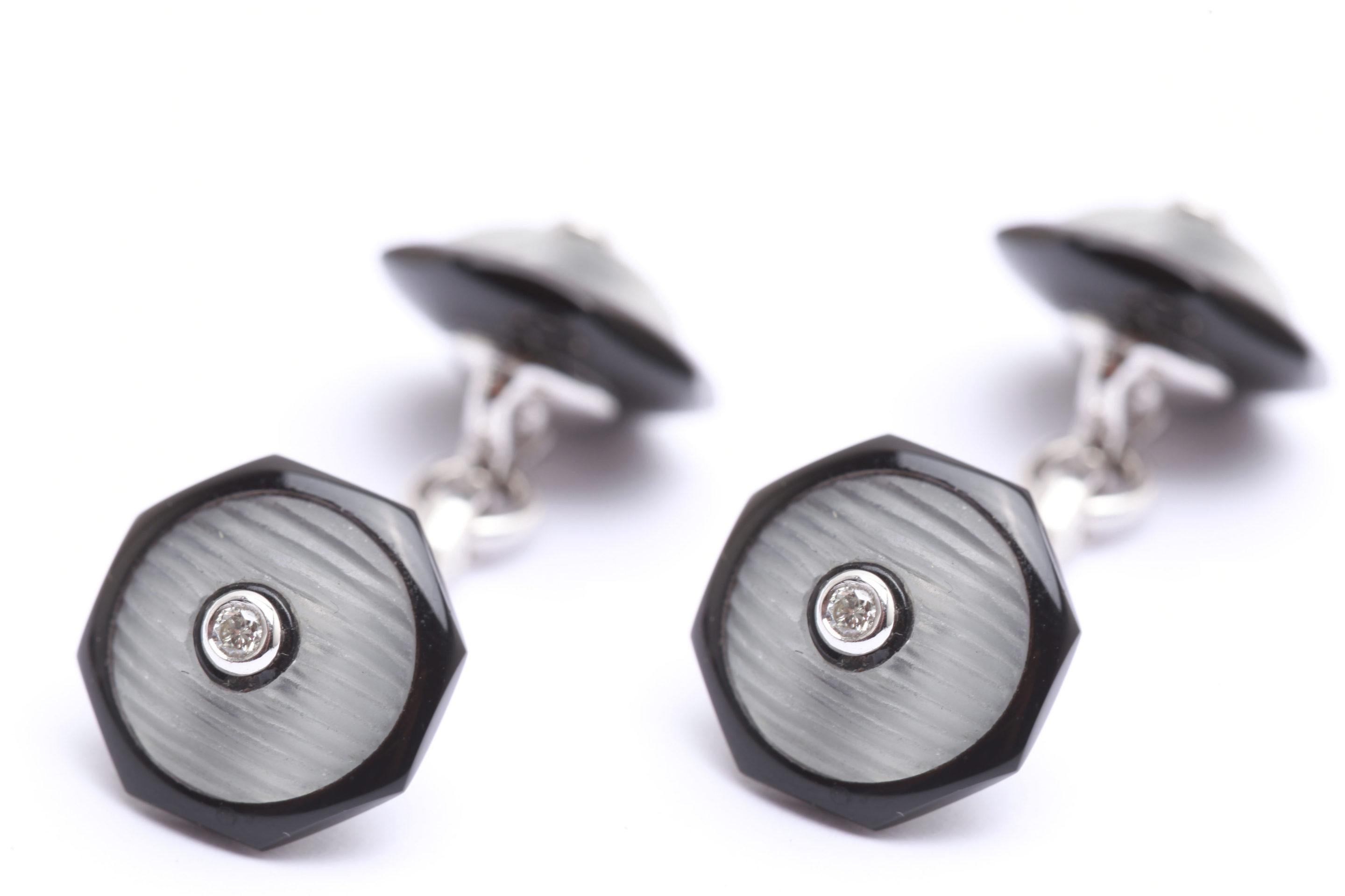 Gemelli in oro con cristallo di rocca e onice e diamante In condizioni ottime in vendita a New York, NY