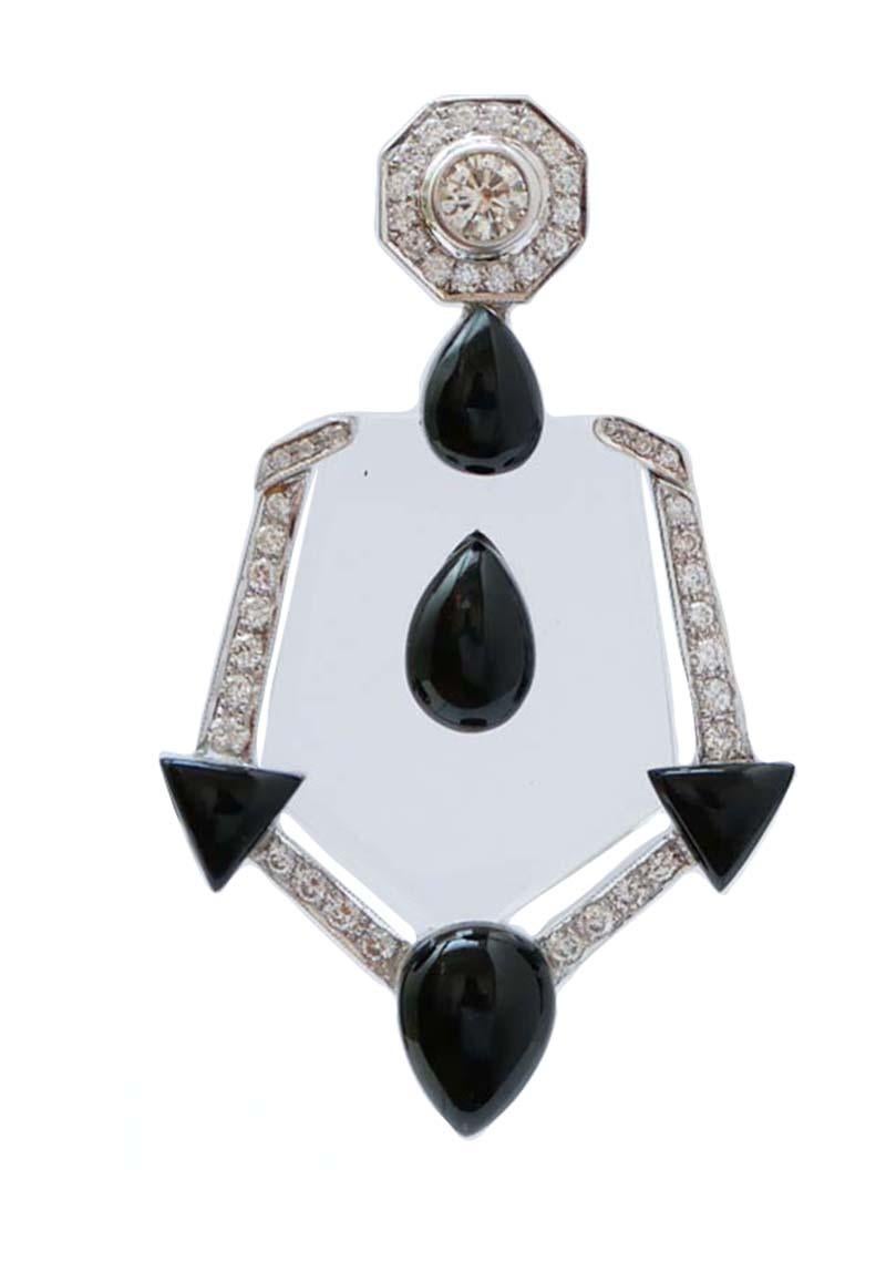 Incredibili orecchini a pendente con struttura in oro bianco 18 kt montati con  diamanti, un cristallo di rocca e onice.
Questi orecchini sono stati realizzati totalmente a mano da maestri orafi italiani e sono in perfette condizioni.
Diamanti 2.02