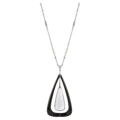 Collier à pendentif en cristal de roche et onyx