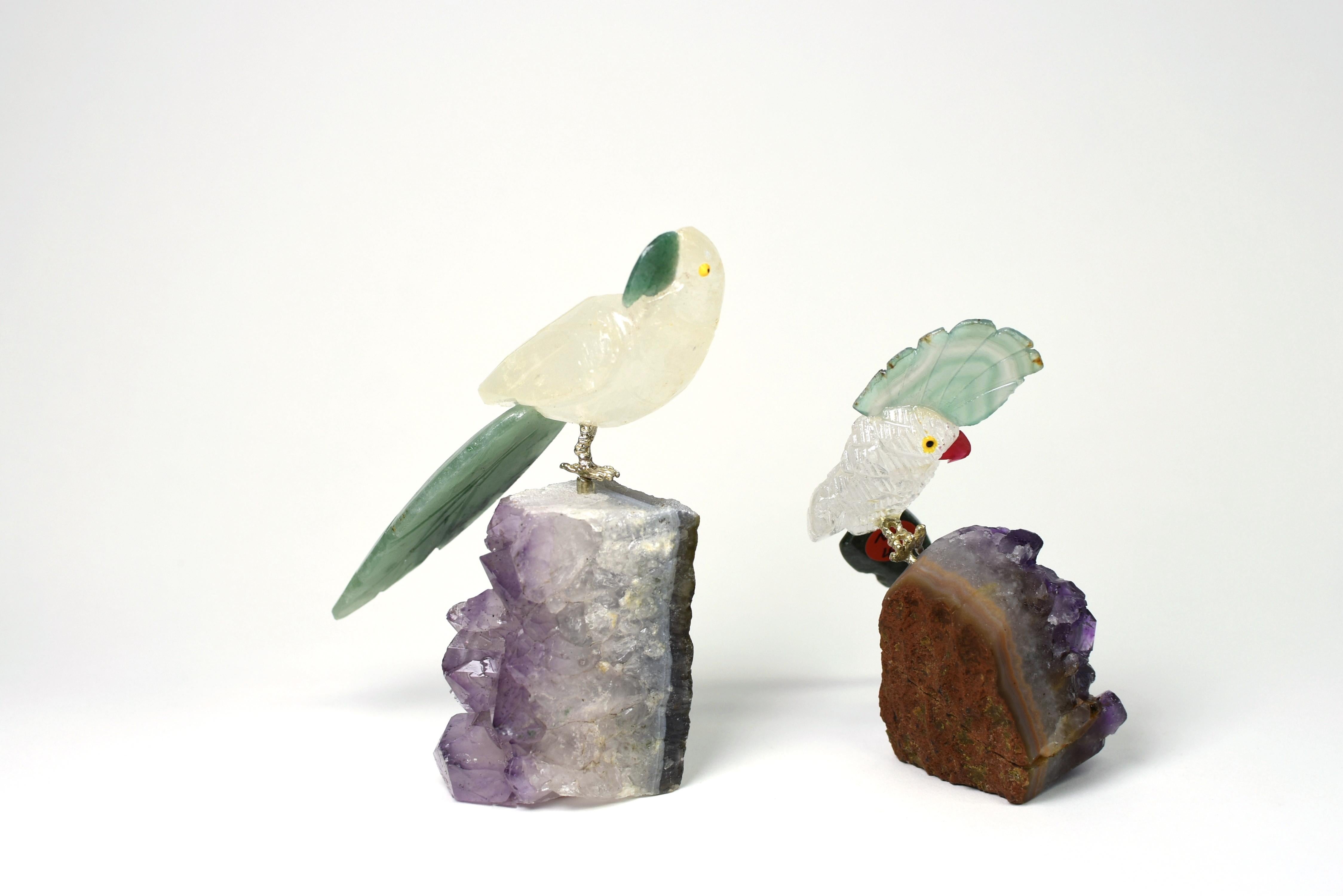 Perroquets en cristal de roche Oiseaux sur améthyste en vente 4