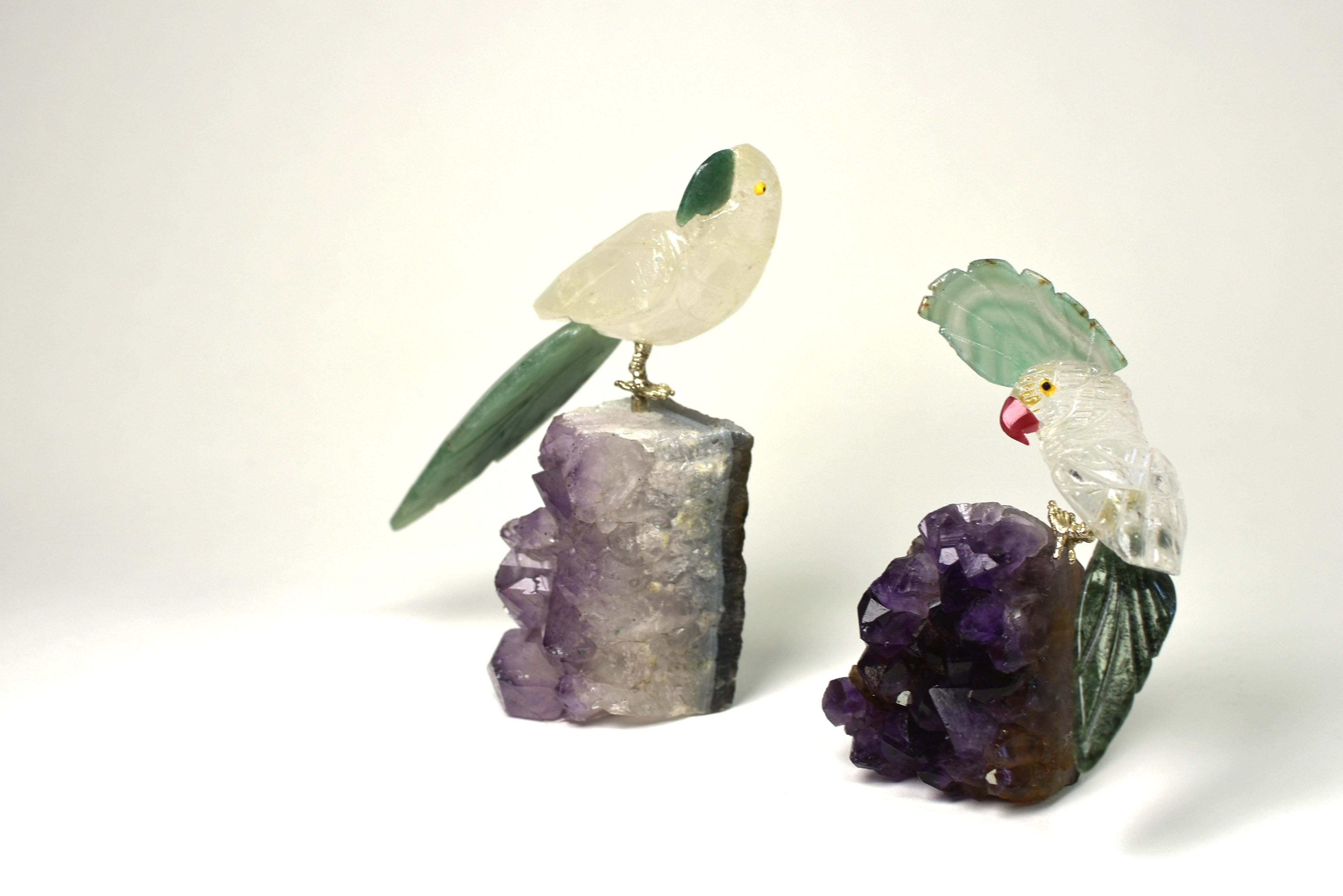 Perroquets en cristal de roche Oiseaux sur améthyste en vente 5