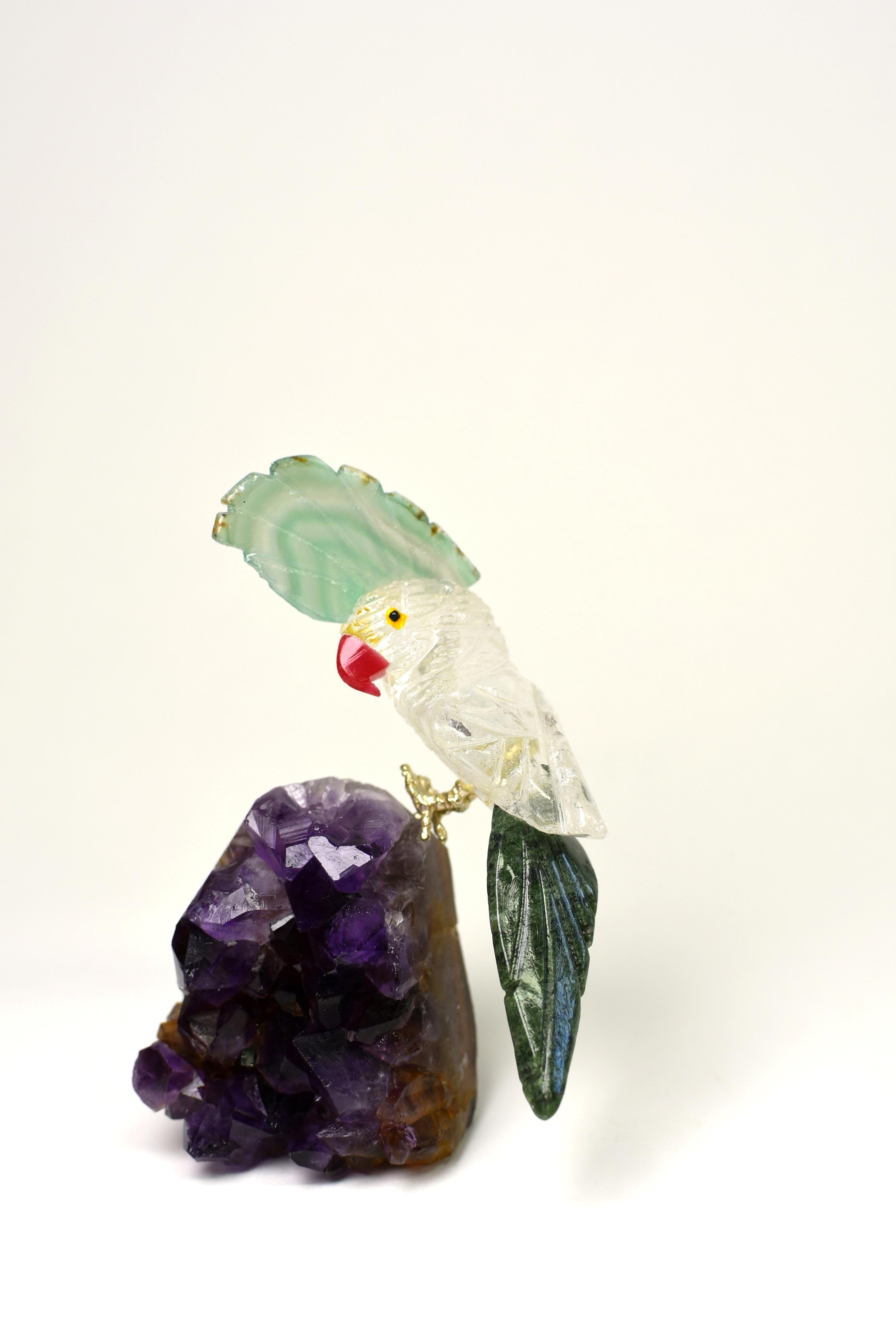 Perroquets en cristal de roche Oiseaux sur améthyste en vente 9