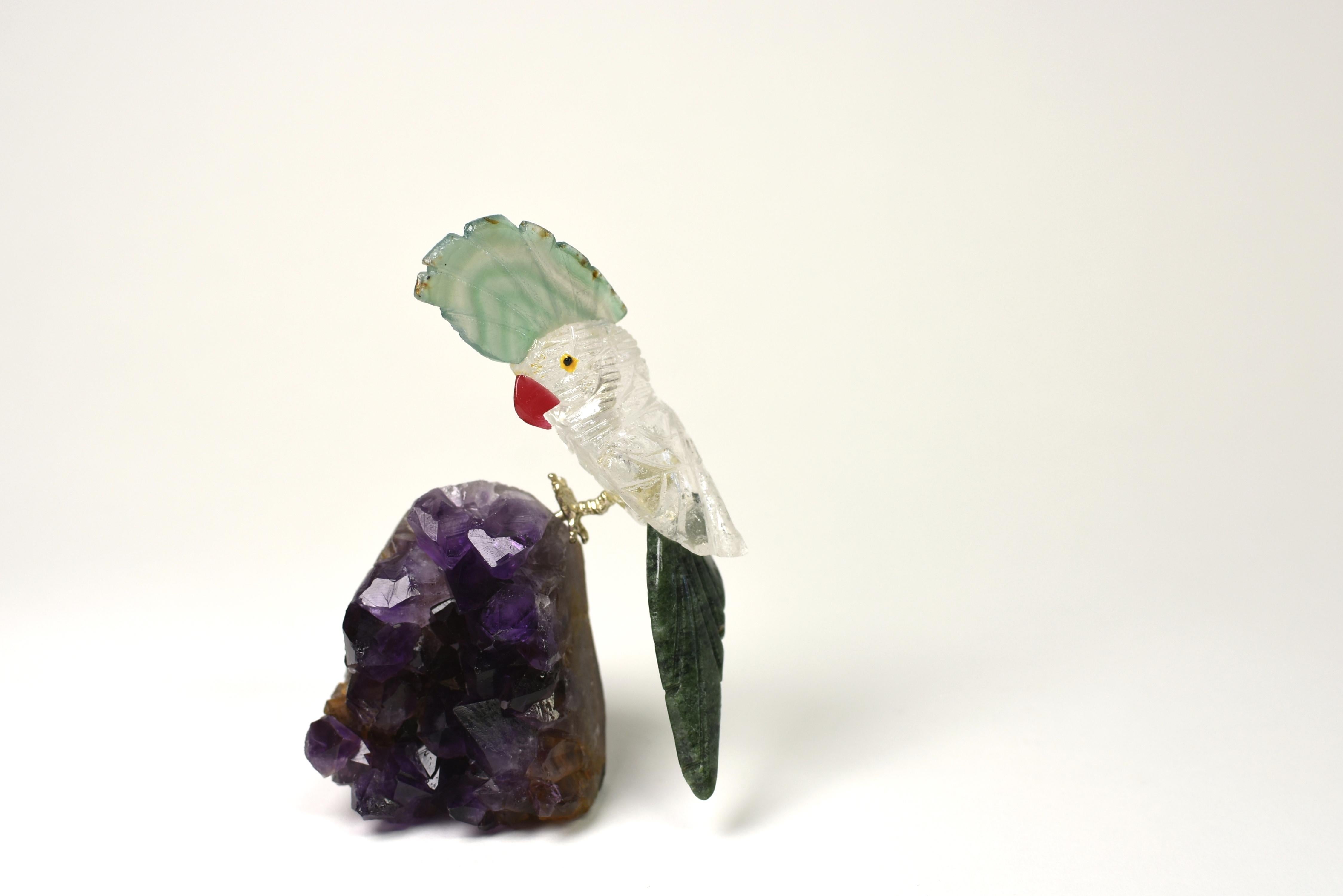 Perroquets en cristal de roche Oiseaux sur améthyste en vente 11