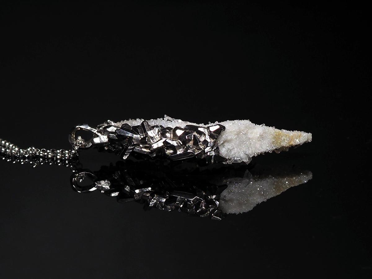 Ciondolo di cristallo di rocca, cristallo grezzo, specimen naturale, collana di gemme in vendita 1