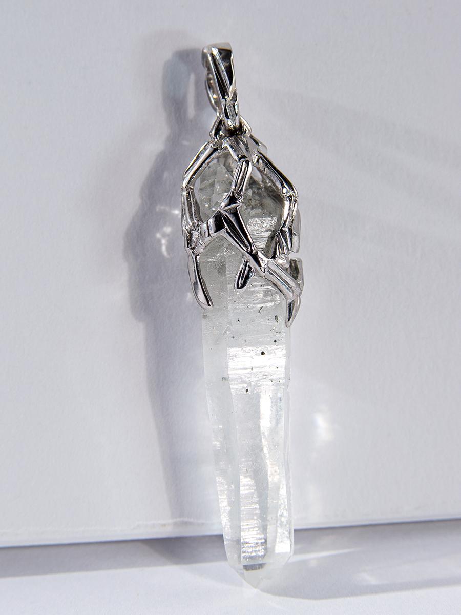 Silver pendant with natural crystal of Rock Crystal
rock crystal origin - Brazil
crystal measurements - 0.39 х 1.57 in / 10 х 40 mm
stone weight - 15 carats
pendant weight - 5 grams
pendant height - 1.89 in / 48 mm

Ribbons collection