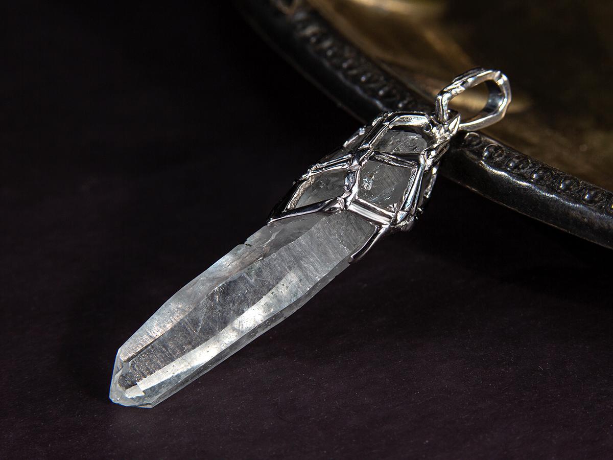 Rock Crystal Pendant Raw Quartz Crystal Healing Energy Gem Unisex Jewelry Magic In New Condition In Berlin, DE