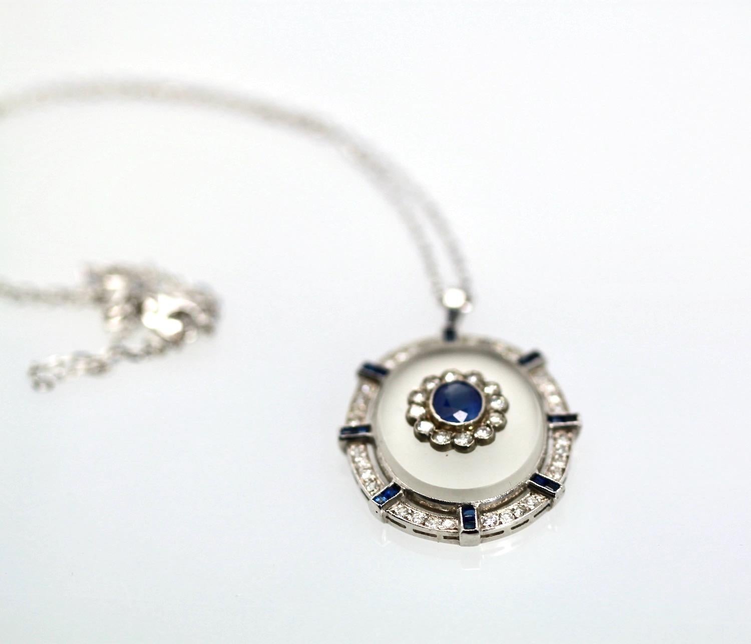 Pendentif en cristal de roche, saphir et diamants 18 carats en vente 3