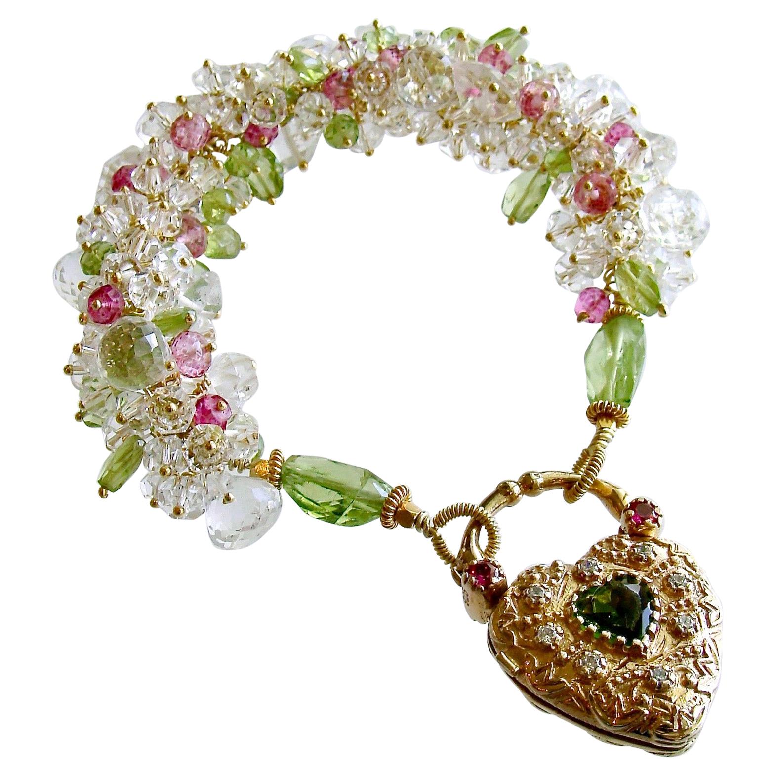 Bracelet en cristal de roche, péridot, topaze et grappe de cœurs en forme de cadenas en vente
