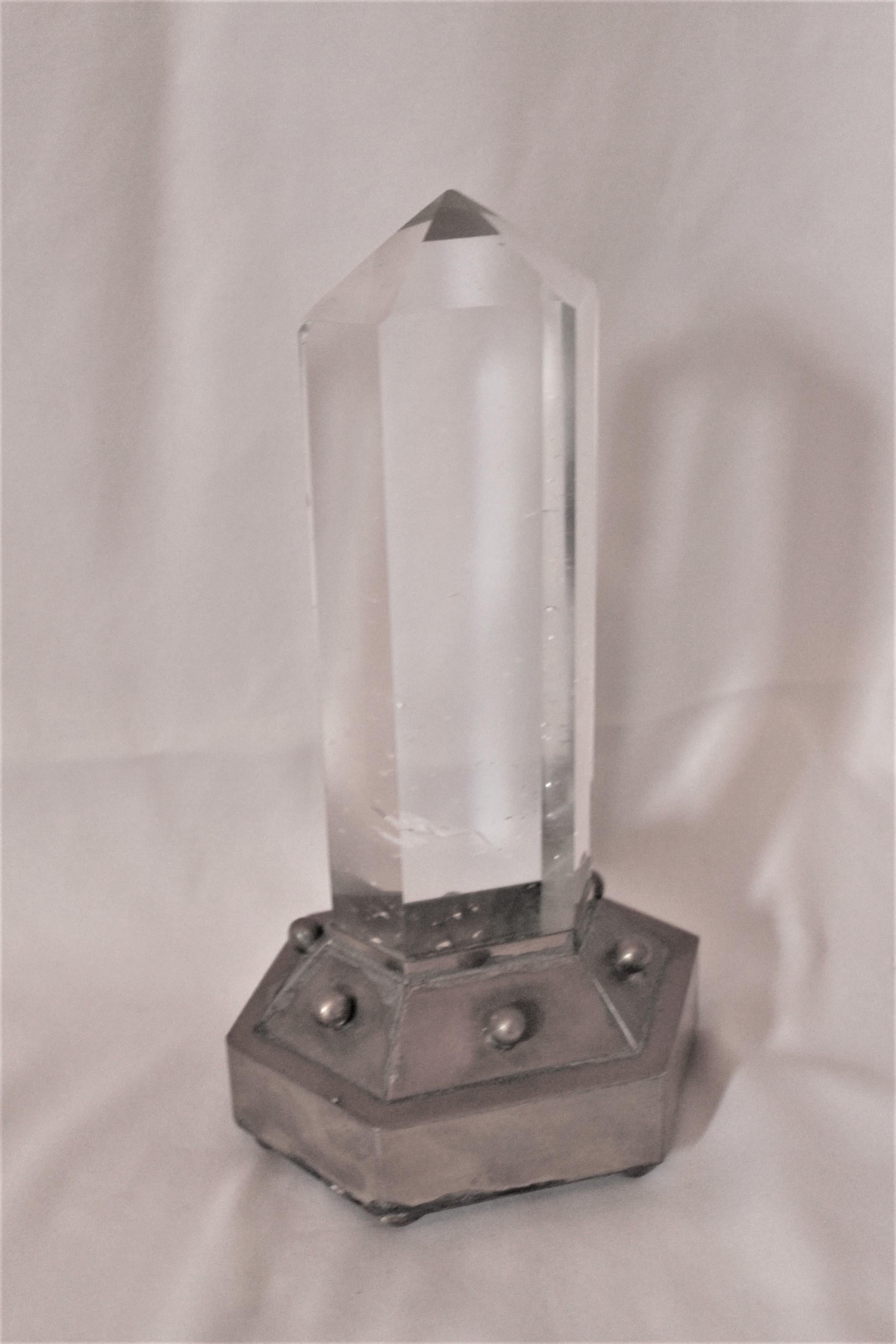 Art déco Point en cristal de roche transparent % 98, base en laiton, sans éclats, très rare en vente