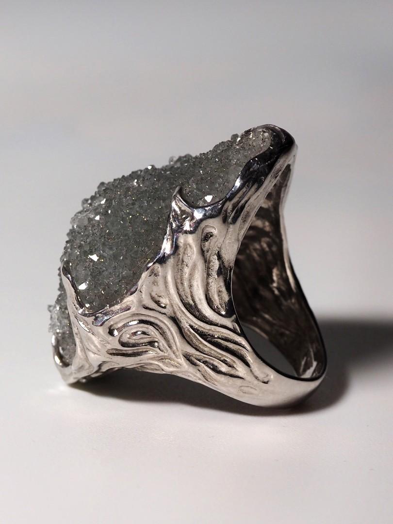 Large silver ring with natural Rock Crystal
rock crystal origin - Brazil
stone measurements - 0.98 х 1.5 in / 25 х 38 mm
stone weight - 68 carats
ring weight - 37 grams
ring height - 0.47 in / 12 mm
ring size - 9.75 US