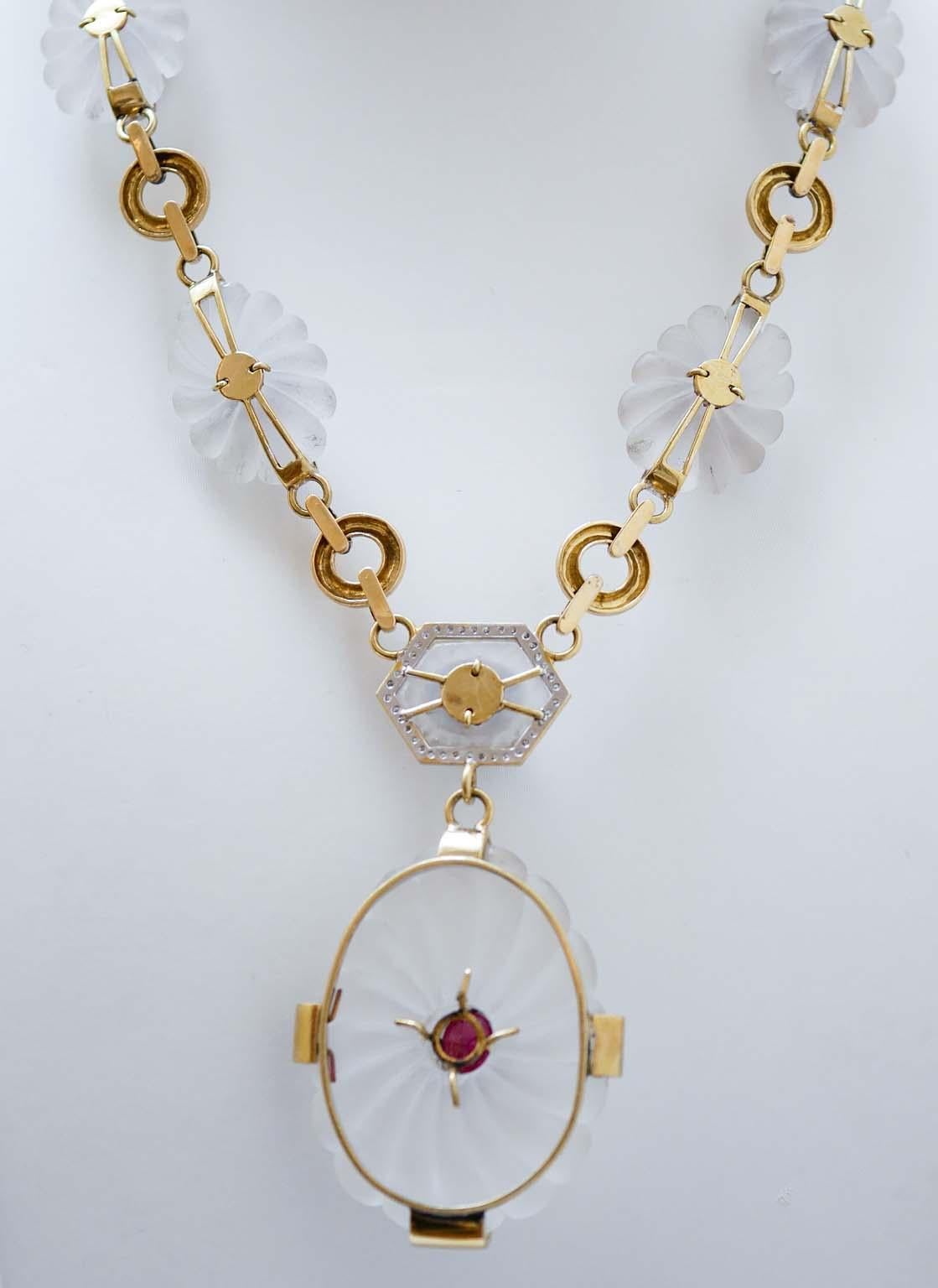 Bergkristall, Rubine, Diamanten, 18 Karat Gelbgold Halskette. (Gemischter Schliff) im Angebot