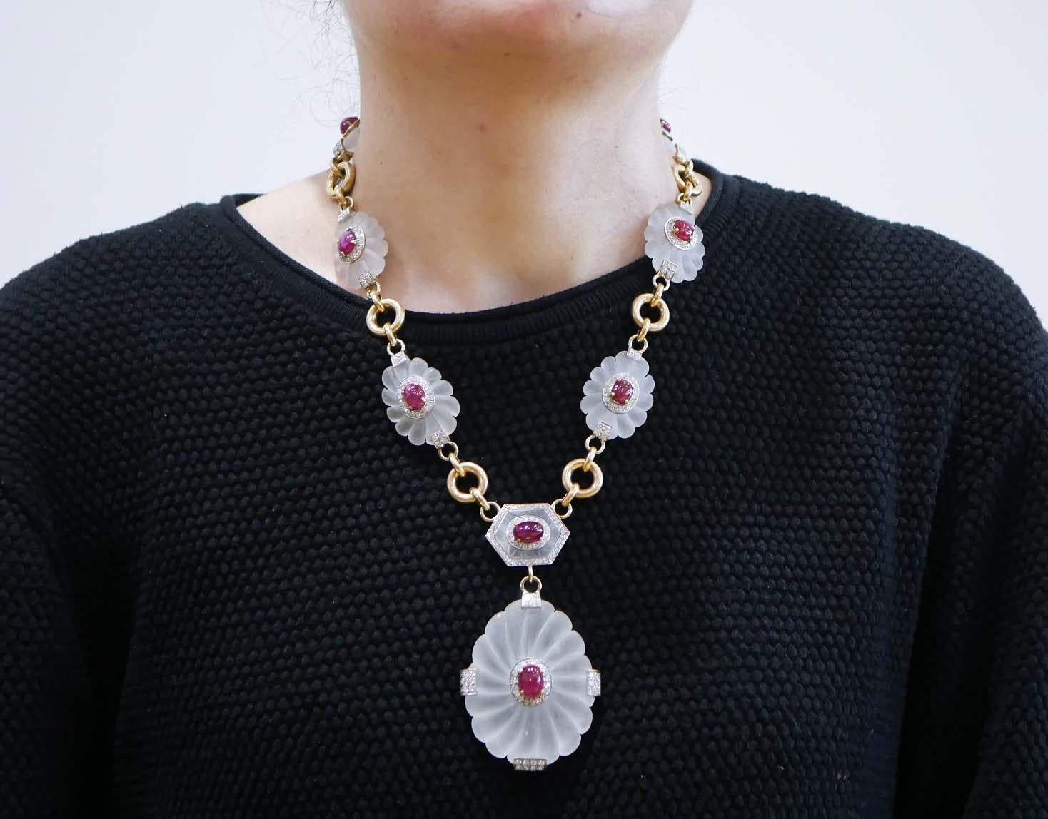 Bergkristall, Rubine, Diamanten, 18 Karat Gelbgold Halskette. im Zustand „Gut“ im Angebot in Marcianise, Marcianise (CE)