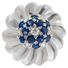 Cristal de roca, zafiros, diamantes, platino y oro blanco de 14 quilates  Anillo