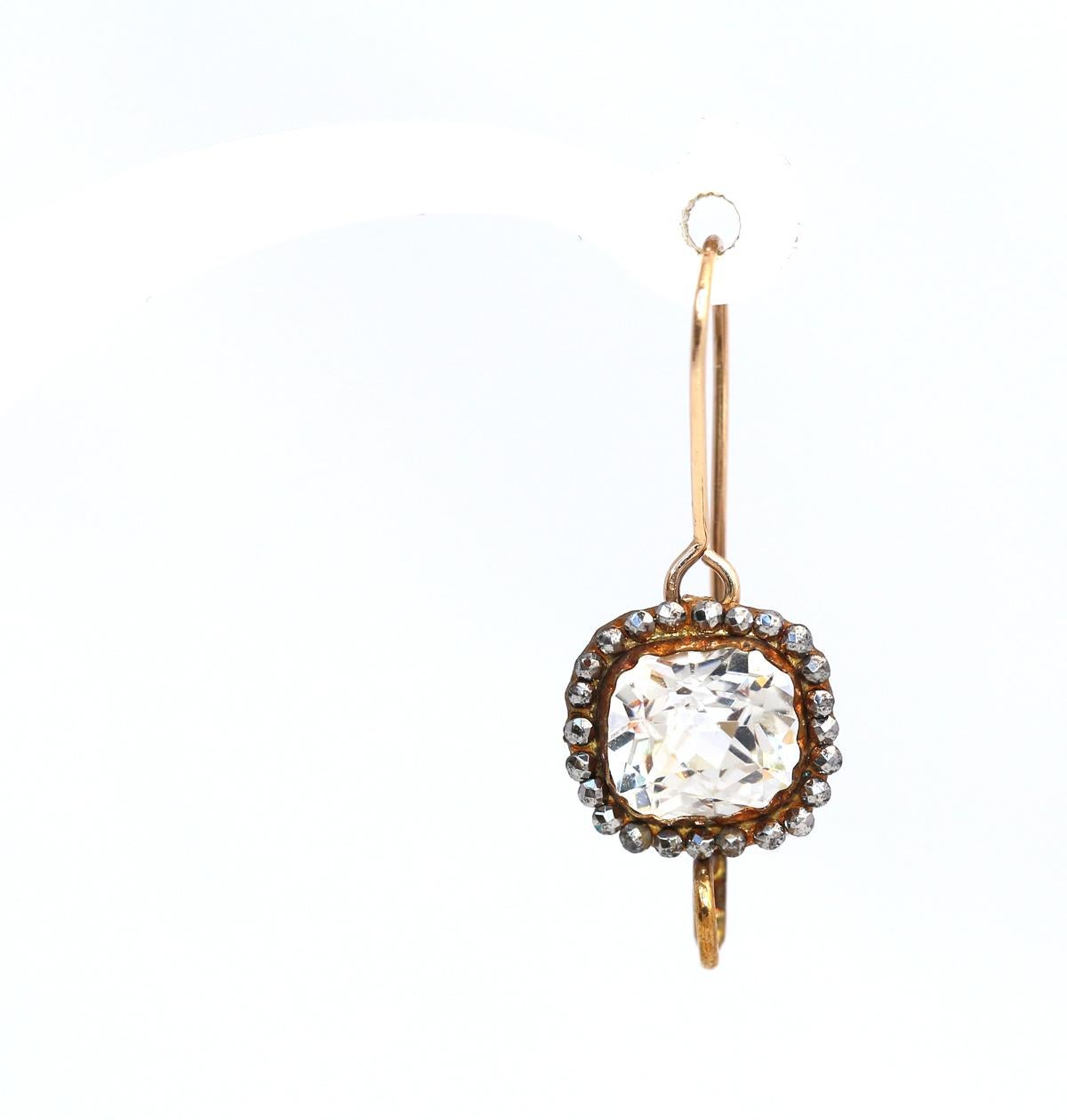 Taille ronde Boucles d'oreilles en or et cristal de roche durables, 1850 en vente