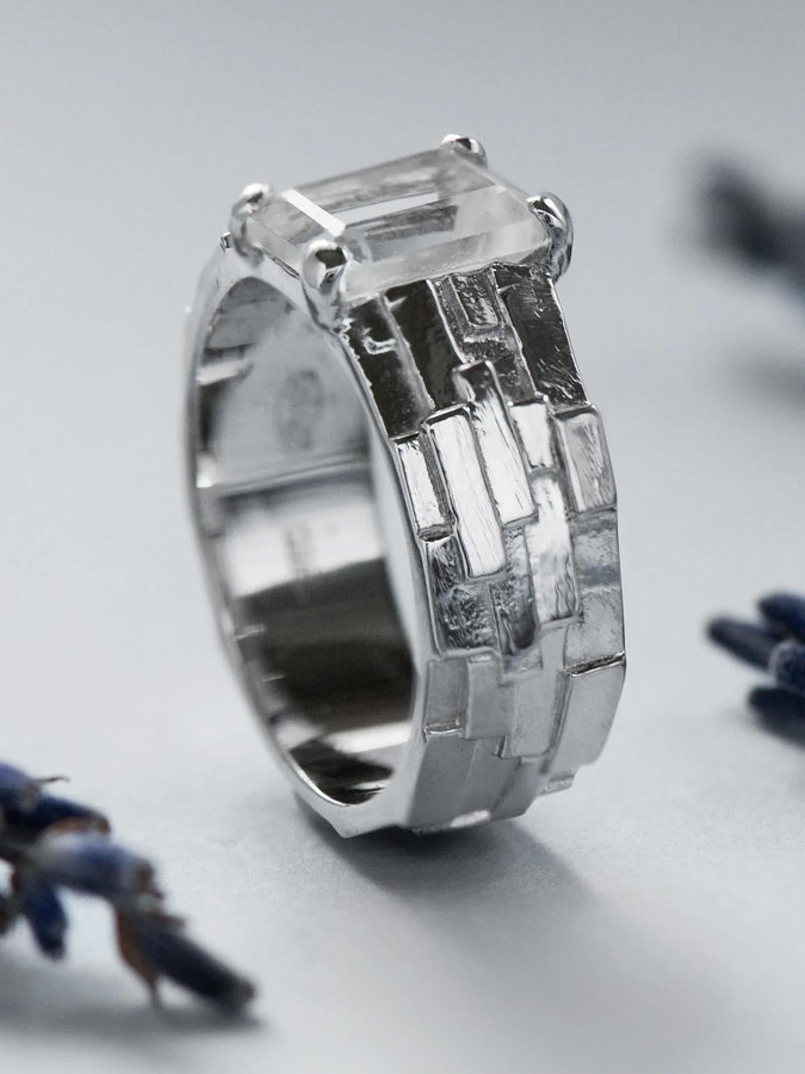 Anello in argento con cristallo di rocca gemma naturale misura 6,5 anello unisex statement in vendita 2