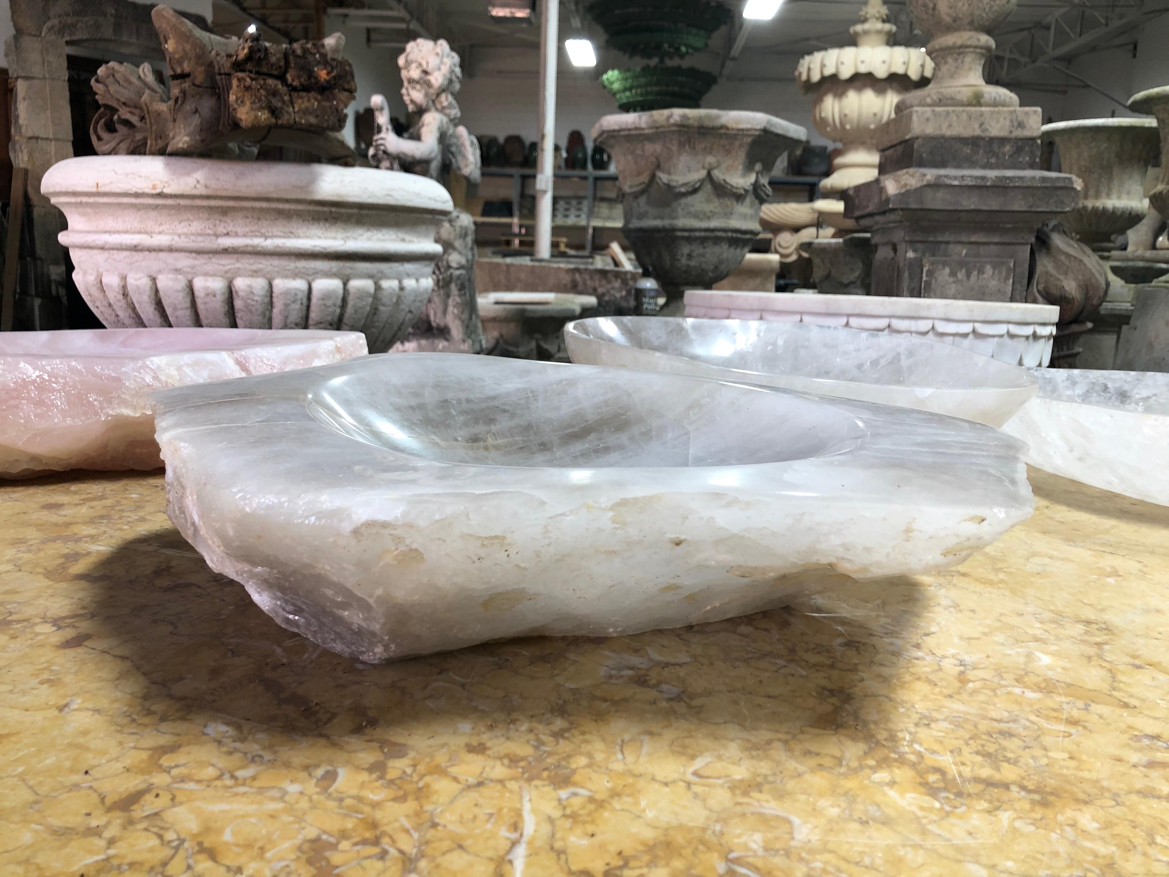 Sud-américain Éviers contemporains en cristal de roche d'Amérique du Sud en vente