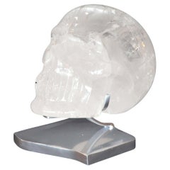 crâne en cristal de roche avec support en acier inoxydable