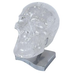 Bergkristall-Schädel mit Stand aus Edelstahl