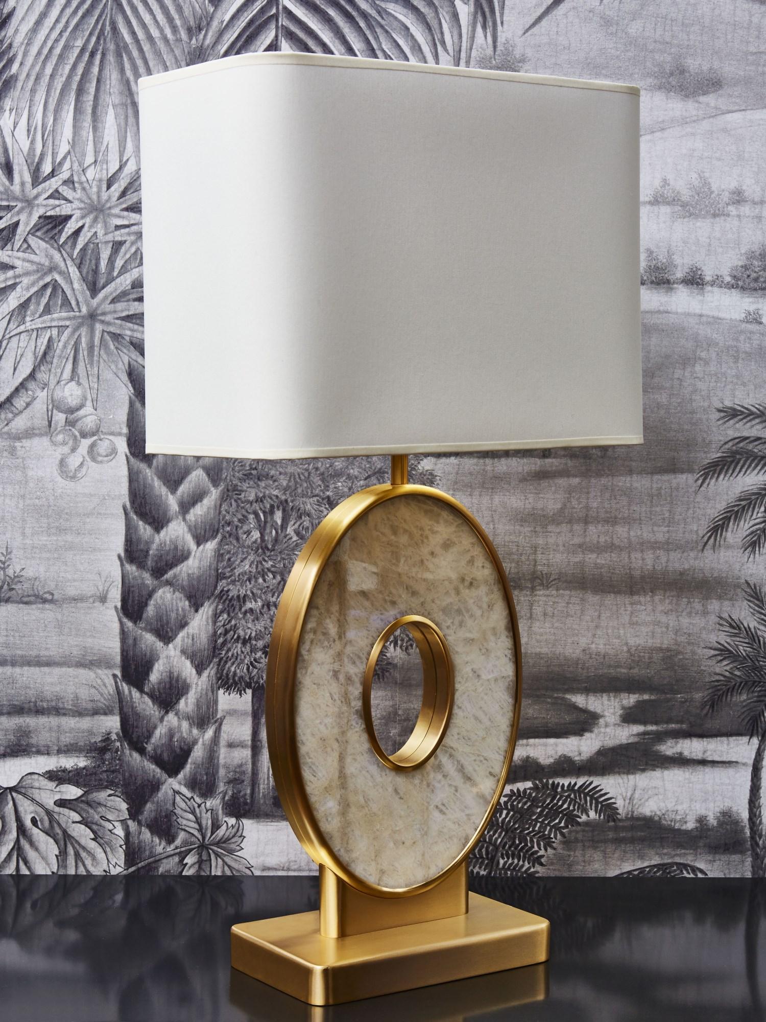 Français Lampe de table en cristal de roche de Studio Glustin en vente