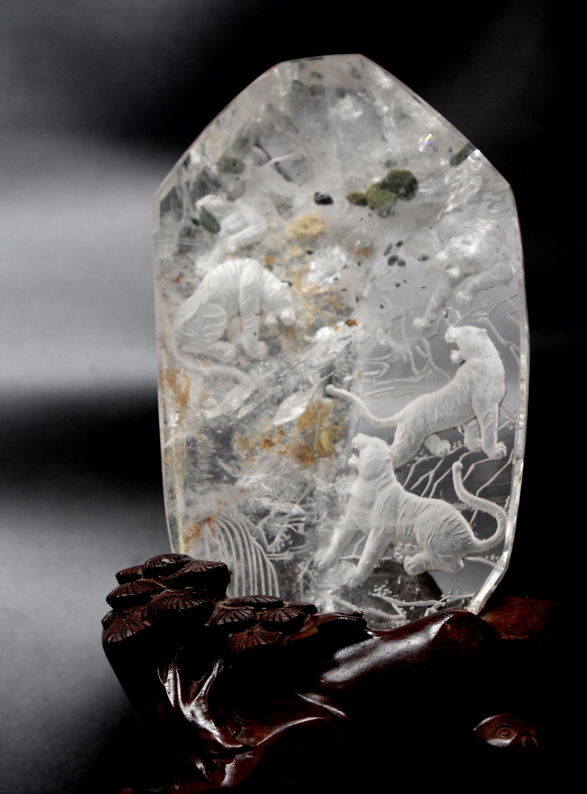 Bergkristall-Tigerreich-Skulptur, handgeschnitzt im Angebot 5