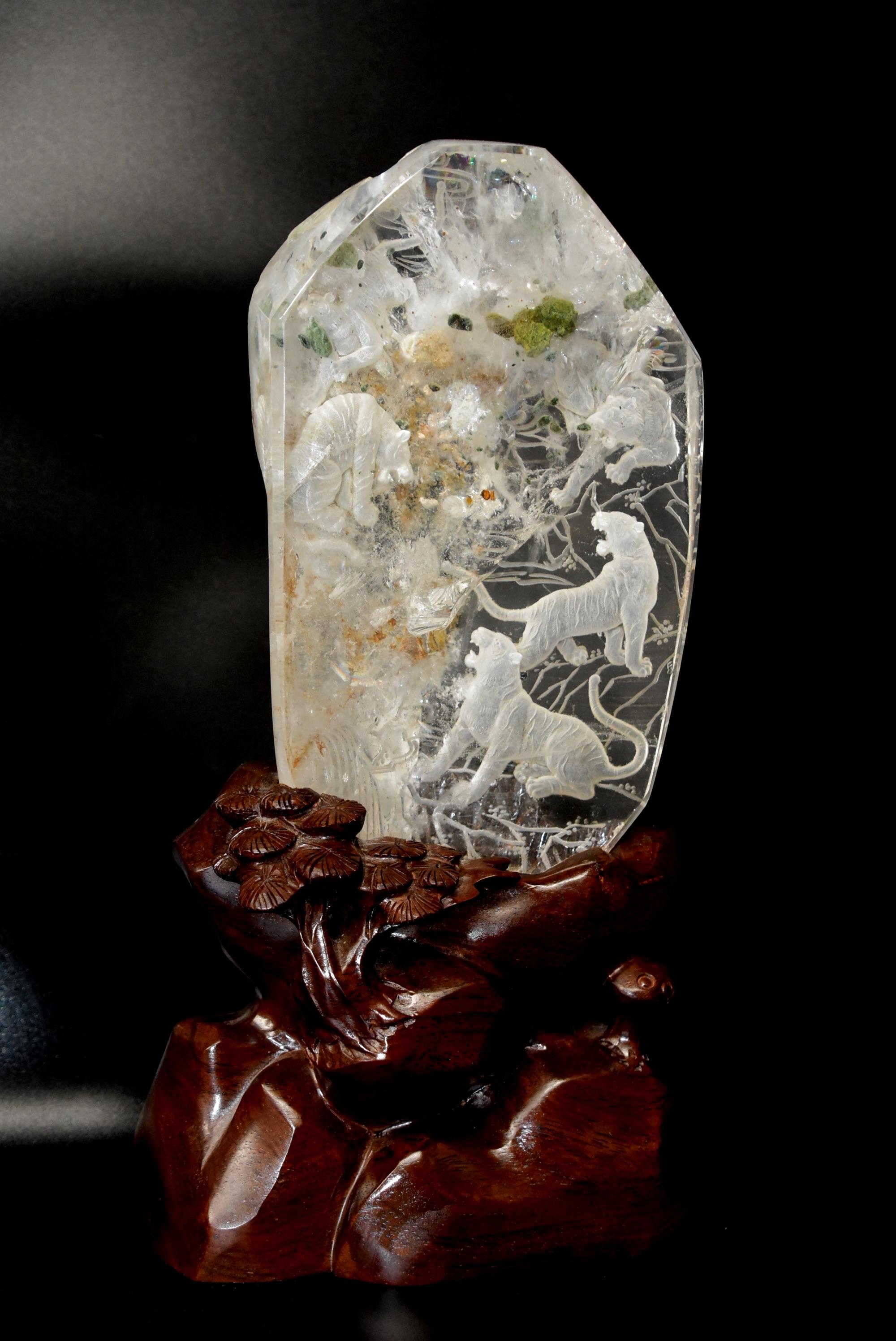 Bergkristall-Tigerreich-Skulptur, handgeschnitzt (Handgeschnitzt) im Angebot