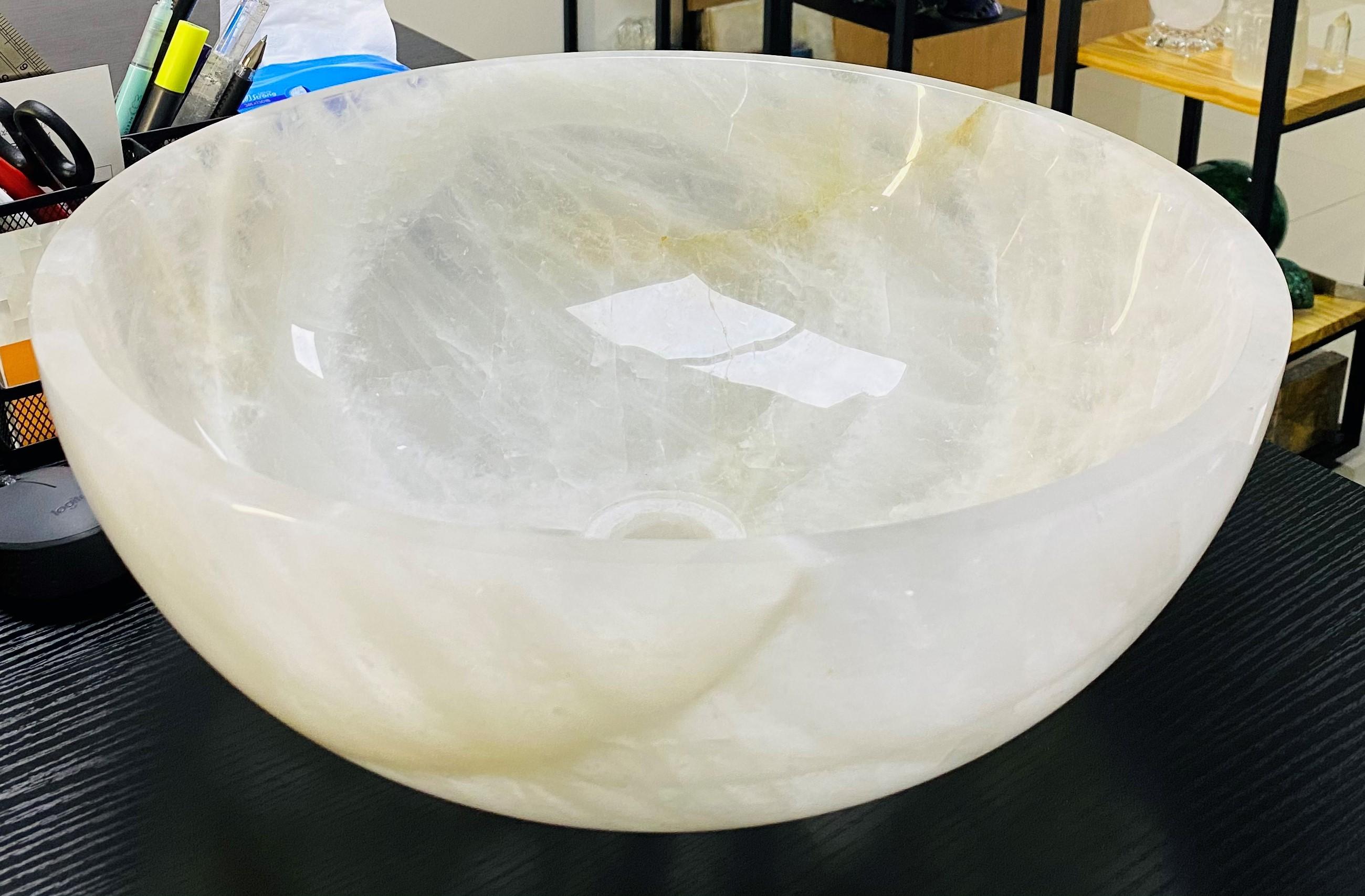 Rock crystal wash basin by ARTISS
Dimensions: D 41.5 x H 1.65 cm
Materials: Rock crystal

ARTIS is named from artist, whose two -S