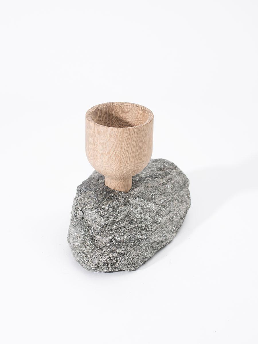Rock Cup, Skulpturales Objekt von Pat Kim (amerikanisch)