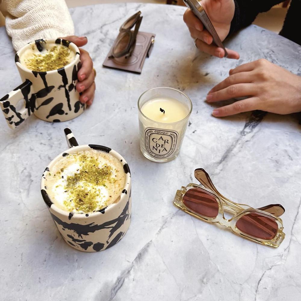 XXIe siècle et contemporain Tasses à café en céramique Rock Handmade - Lot de 2 - Black & White Splatterware en vente