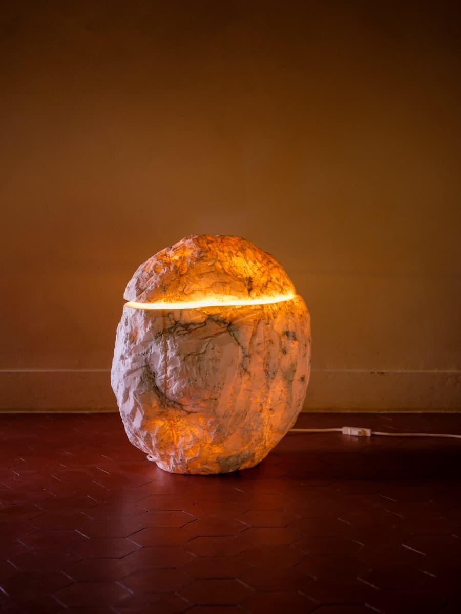 Lampe organique en marbre de roche, 60''s Lampe biomorphique Design italien du milieu du siècle dernier Bon état - En vente à MARSEILLE, FR