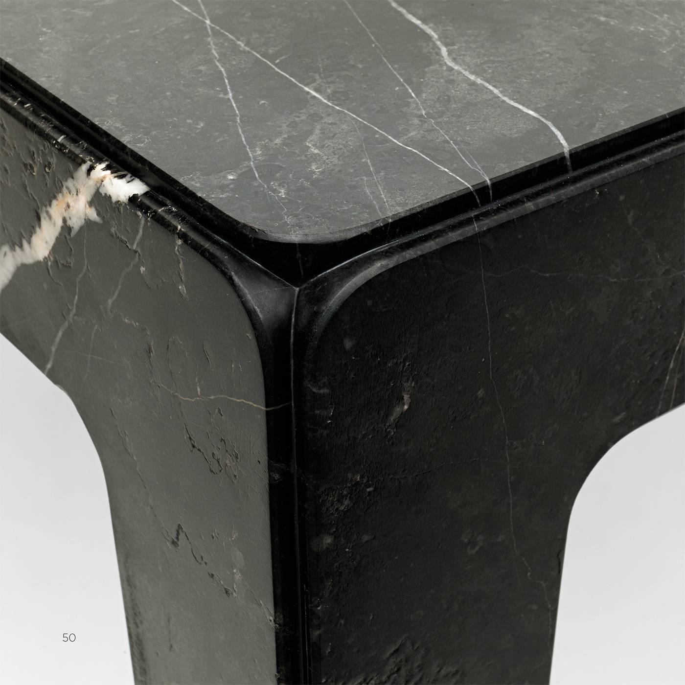 This elegant coffee table, part of the Rock collection designed by Alberto Colzani in 2013, is crafted of elegant New Saint Laurent marble. The sumptuous allure of the stone, treated with a weathered finish that makes it appear even more
