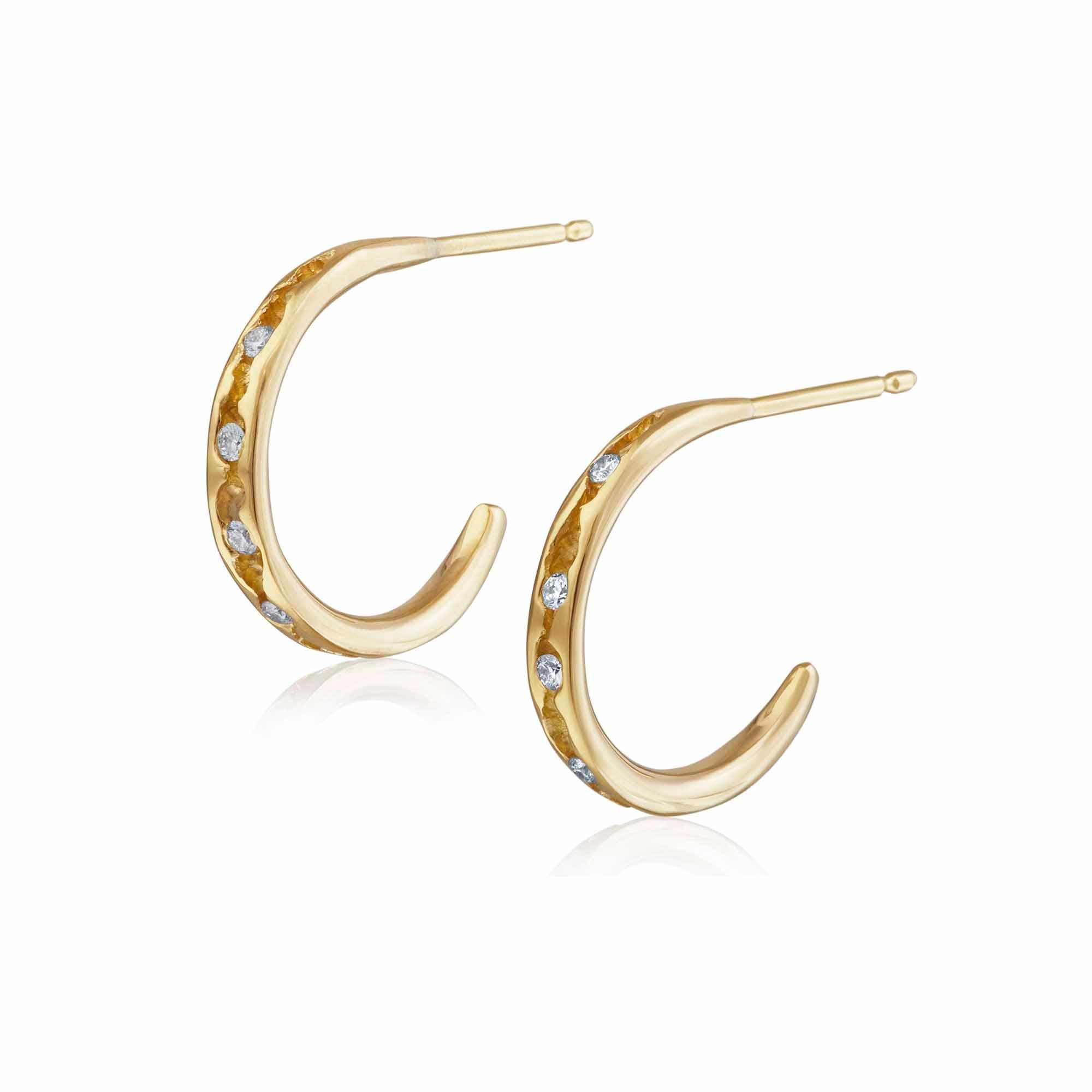 Get ready to be dazzled by the enchanting allure of these mesmerizing rock pool-inspired 18 carat gold and diamond hoop earrings! Imagine embarking on a thrilling beach adventure, where the hidden treasures and intriguing textures of rock pools come