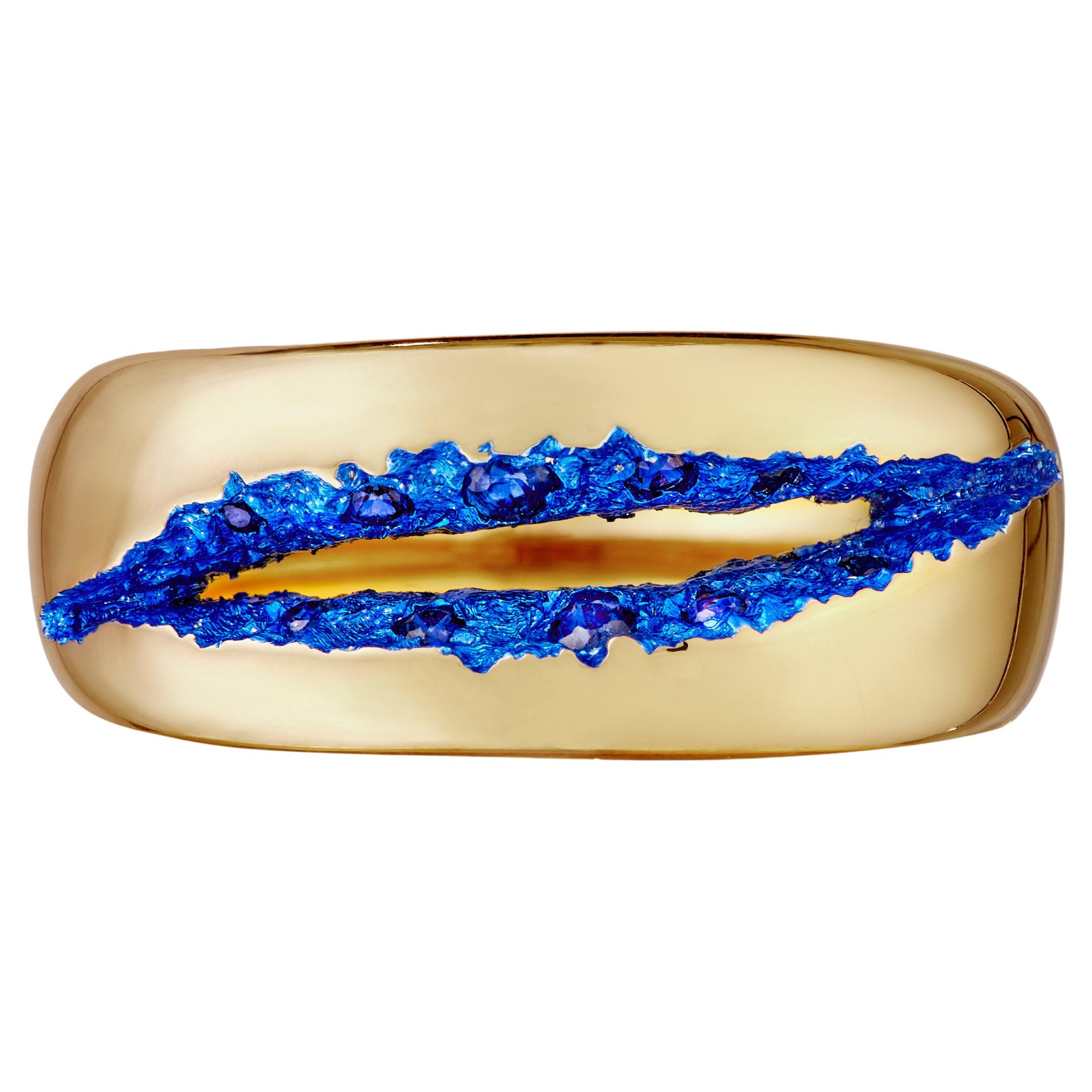 Rock Pool 18 Karat Yellow Gold Wide Electric Blue Sapphire Ring For Sale