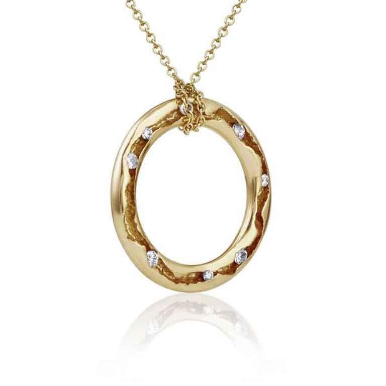 Introducing our Dazzling Diamond Large Circle Necklace, a stunning piece that exudes style and versatility. This simple yet captivating design features a tactile circle with a textured crevasse adorned with sparkling white diamonds. It's the perfect