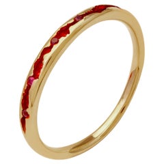 Bergahorn-Poolring mit rotem Rubin aus 18 Karat Gelbgold