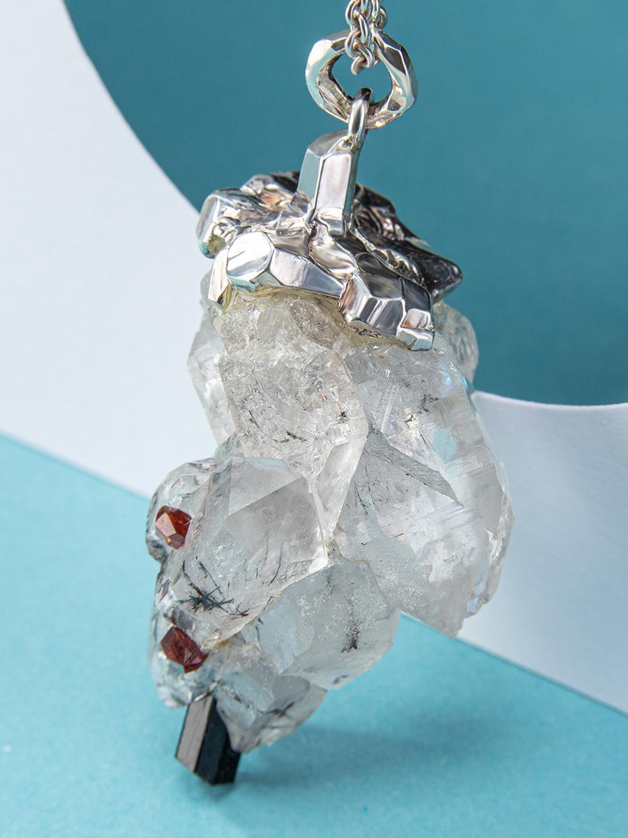 Raw Rock Сrystal Garnet Black Tourmaline Silver Necklace Natural en vente 4
